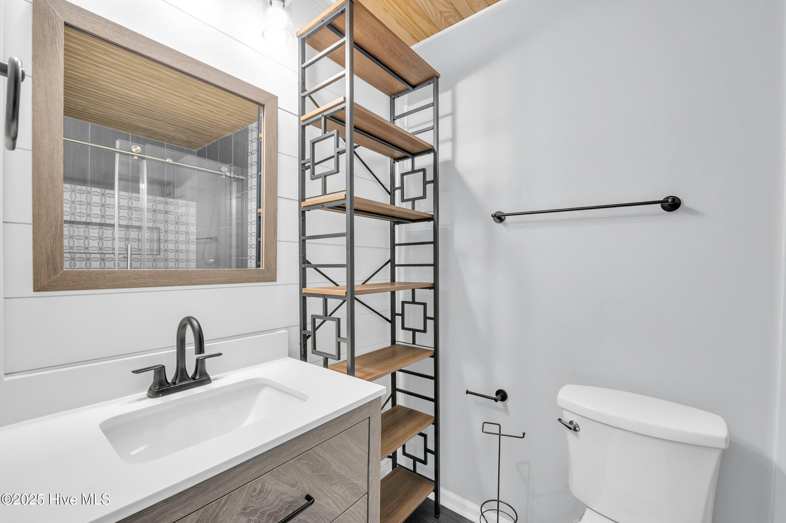 100535250 | Photo 19