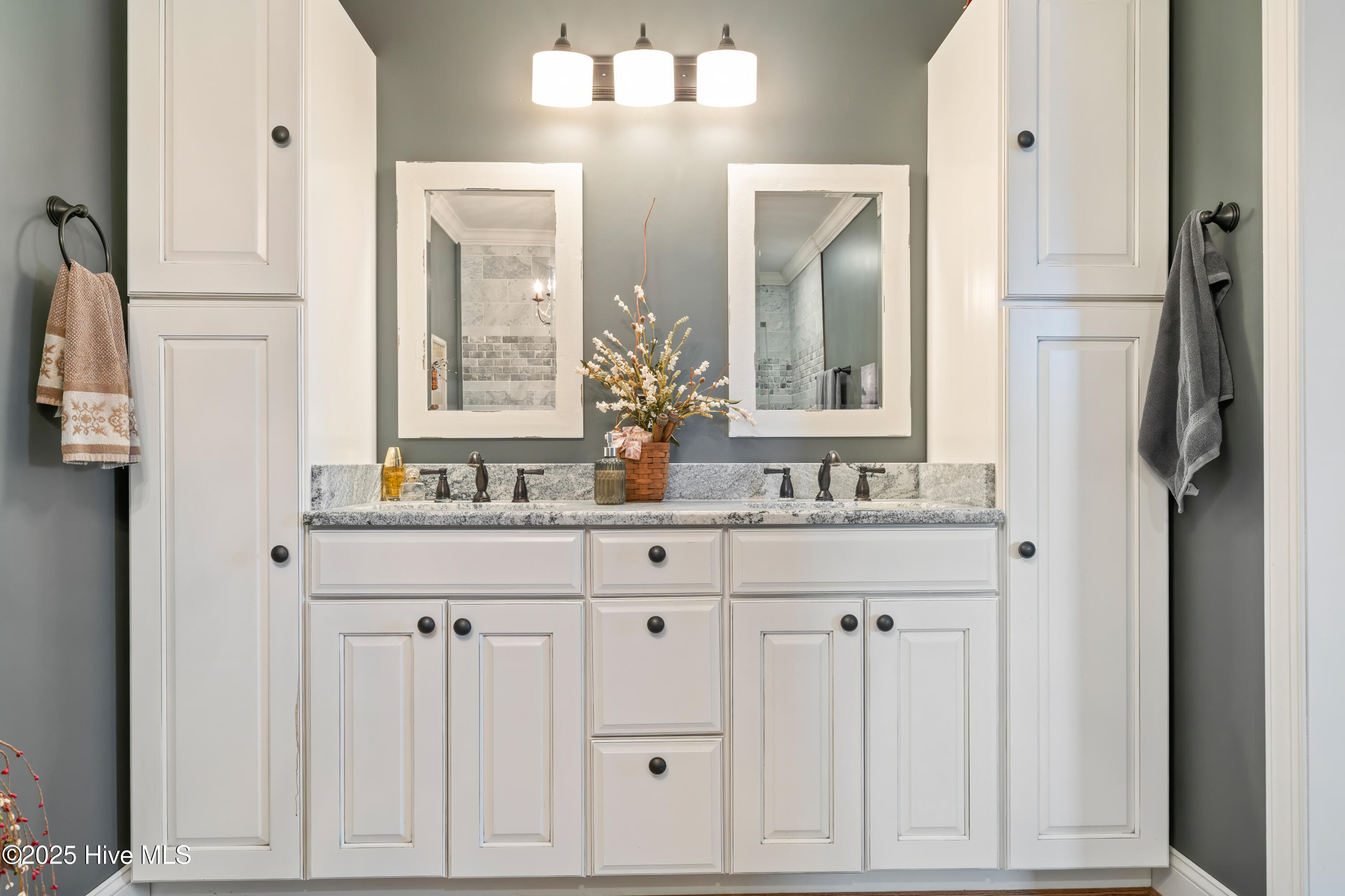 100531366 | Photo 70