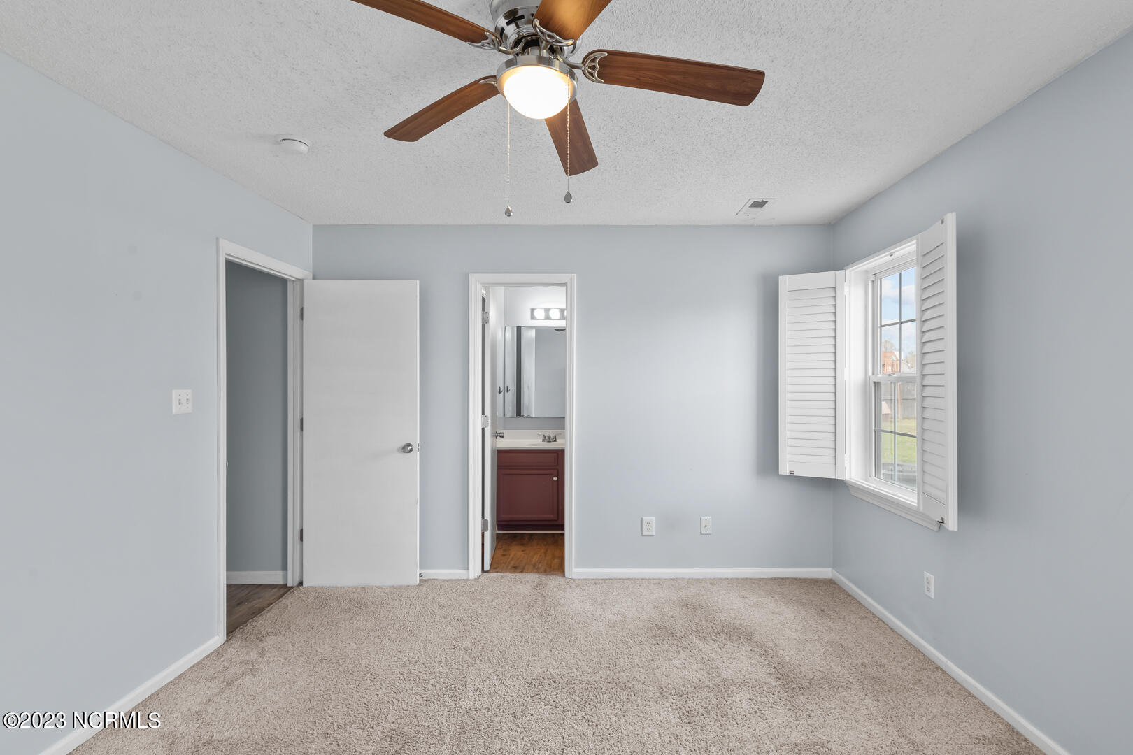 100542320 | Photo 29