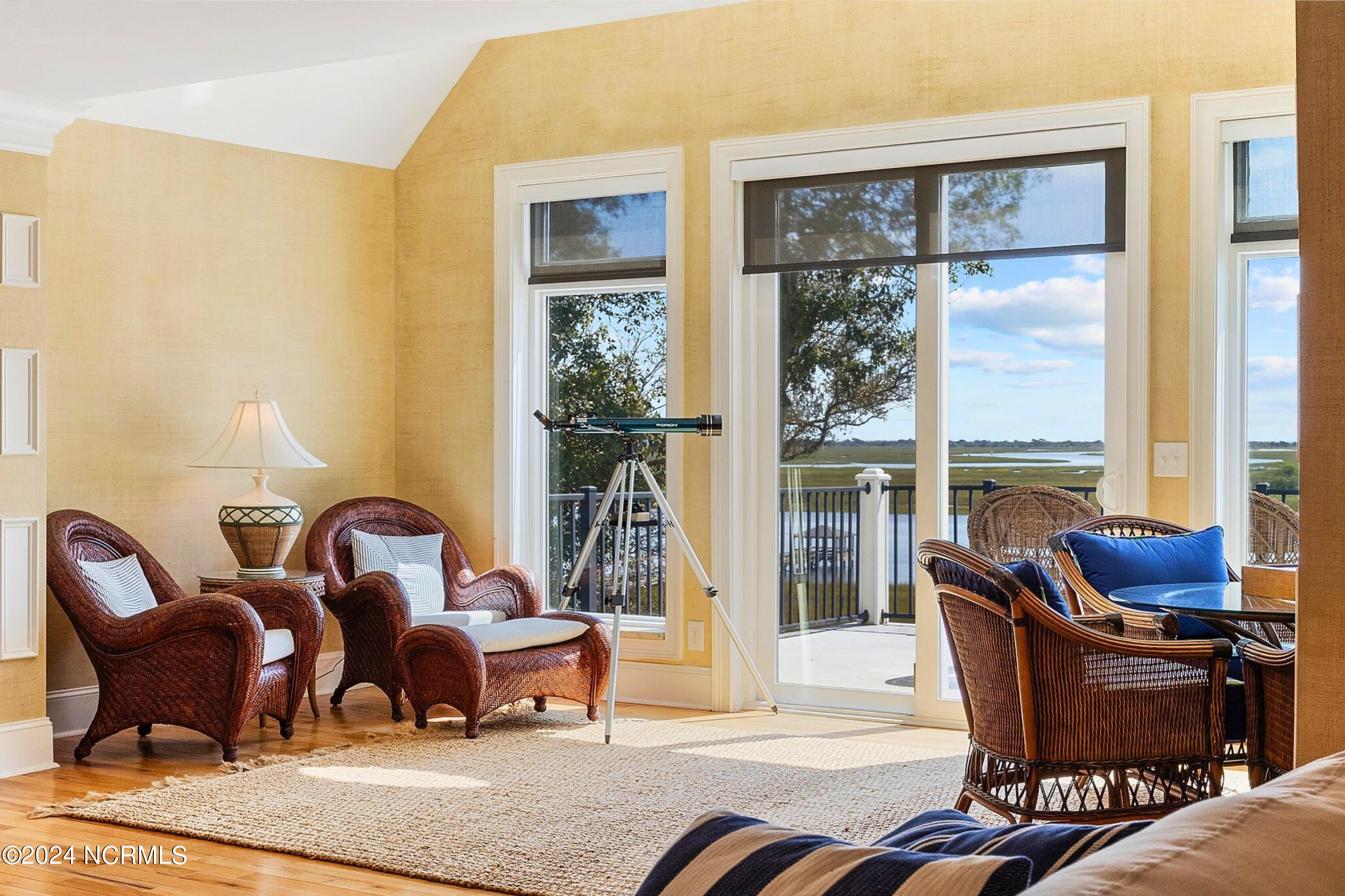 100553128 | Photo 44