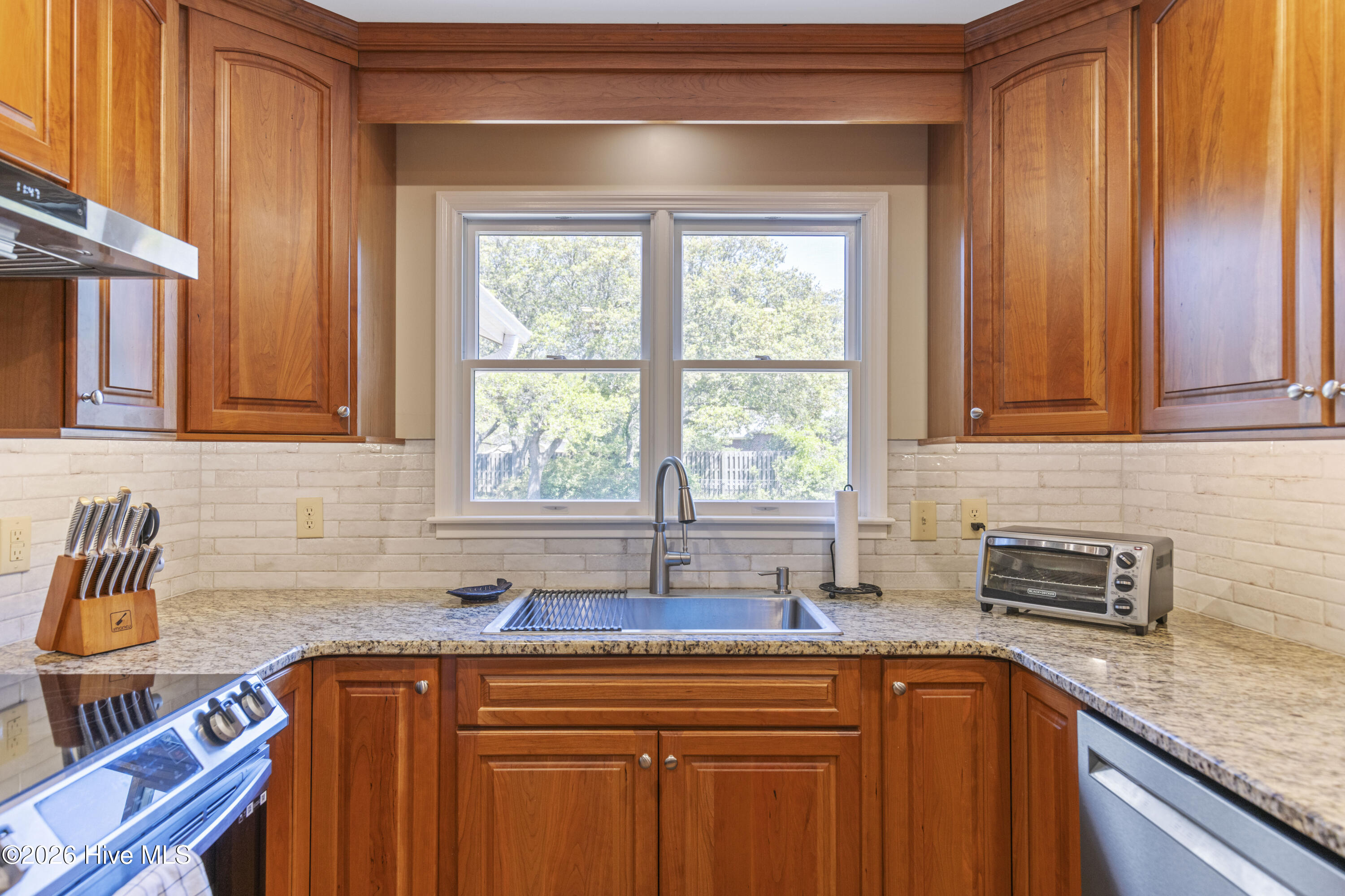 100569579 | Photo 41