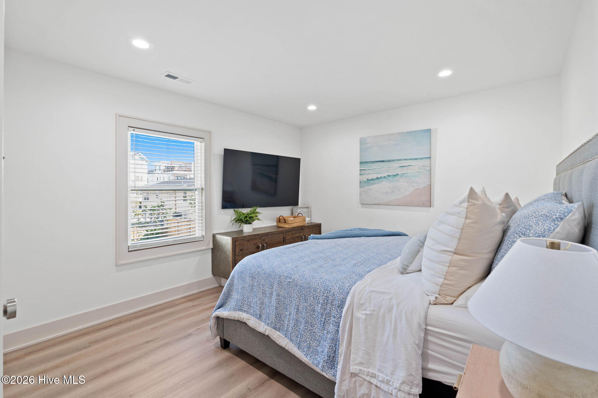 100565975 | Photo 19