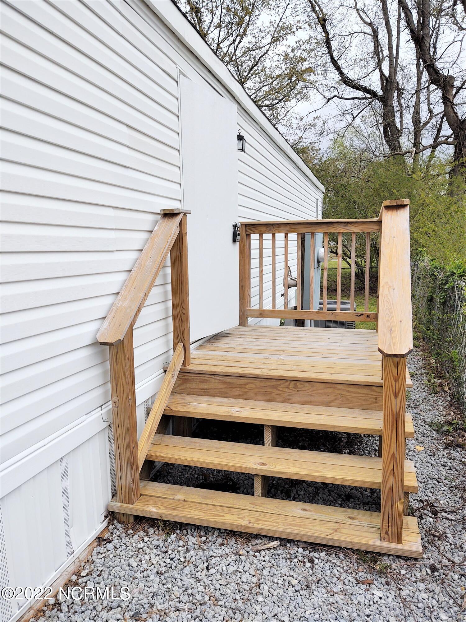 100560795 | Photo 22