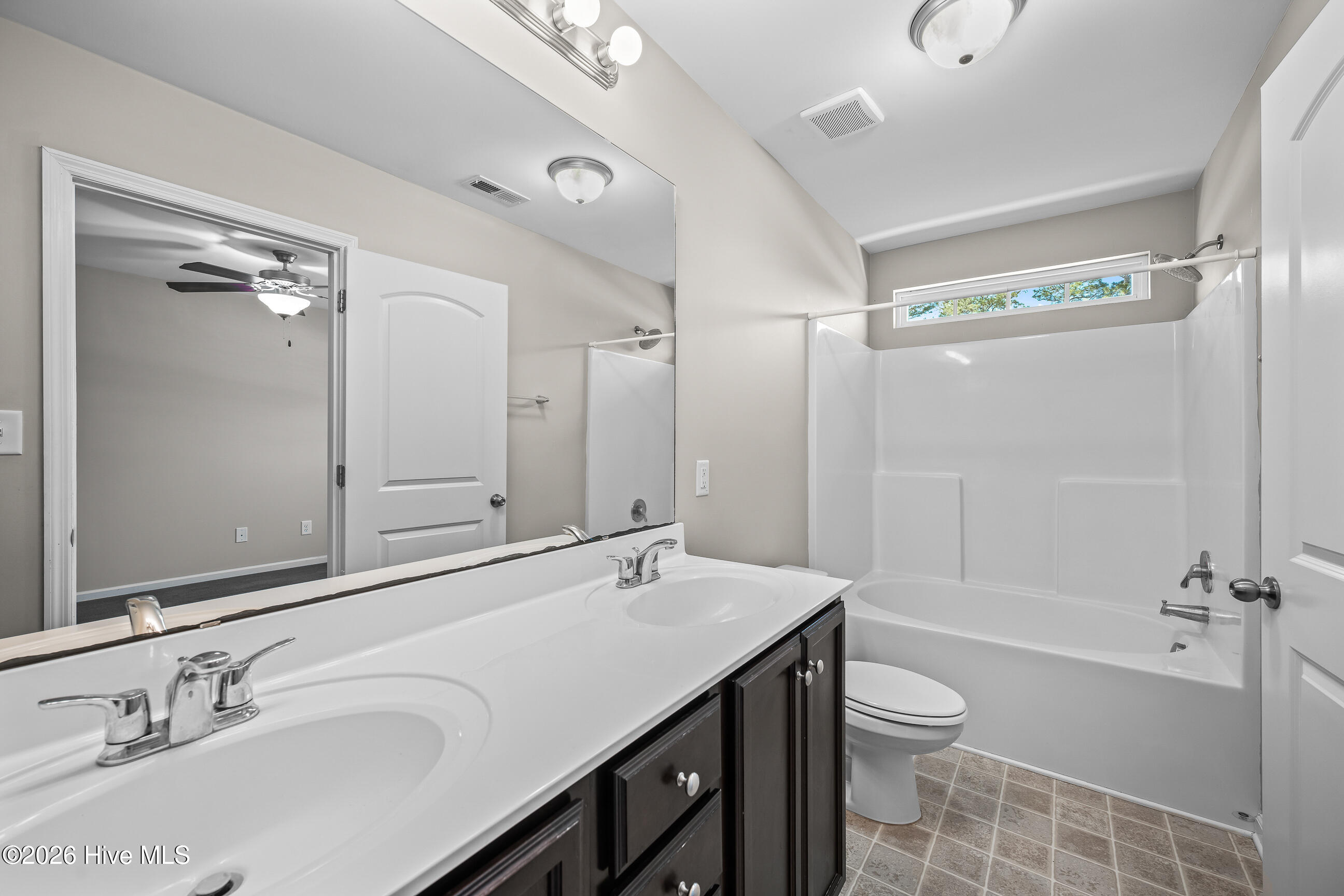 100568364 | Photo 15