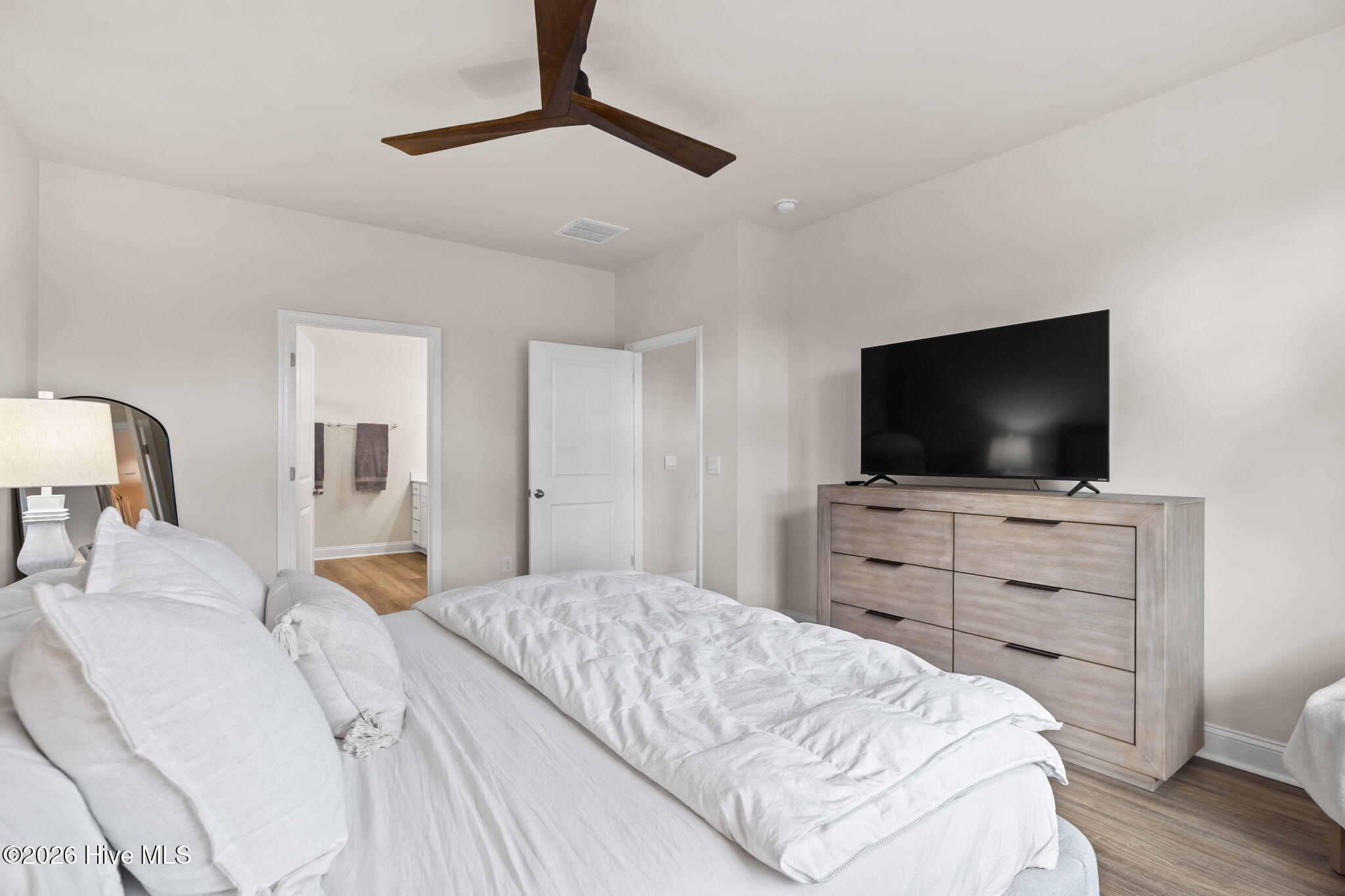 100555775 | Photo 18