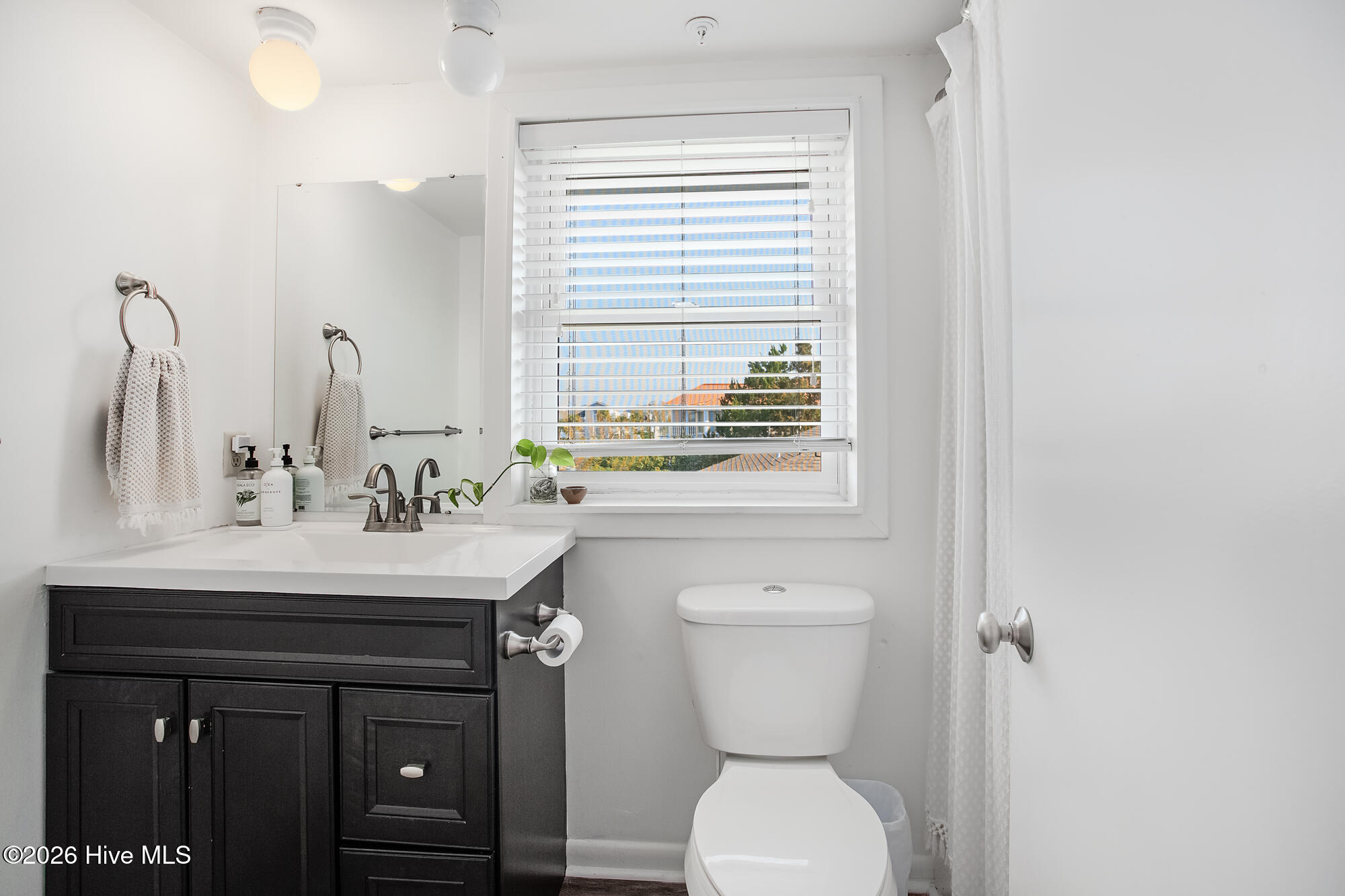 100561170 | Photo 19