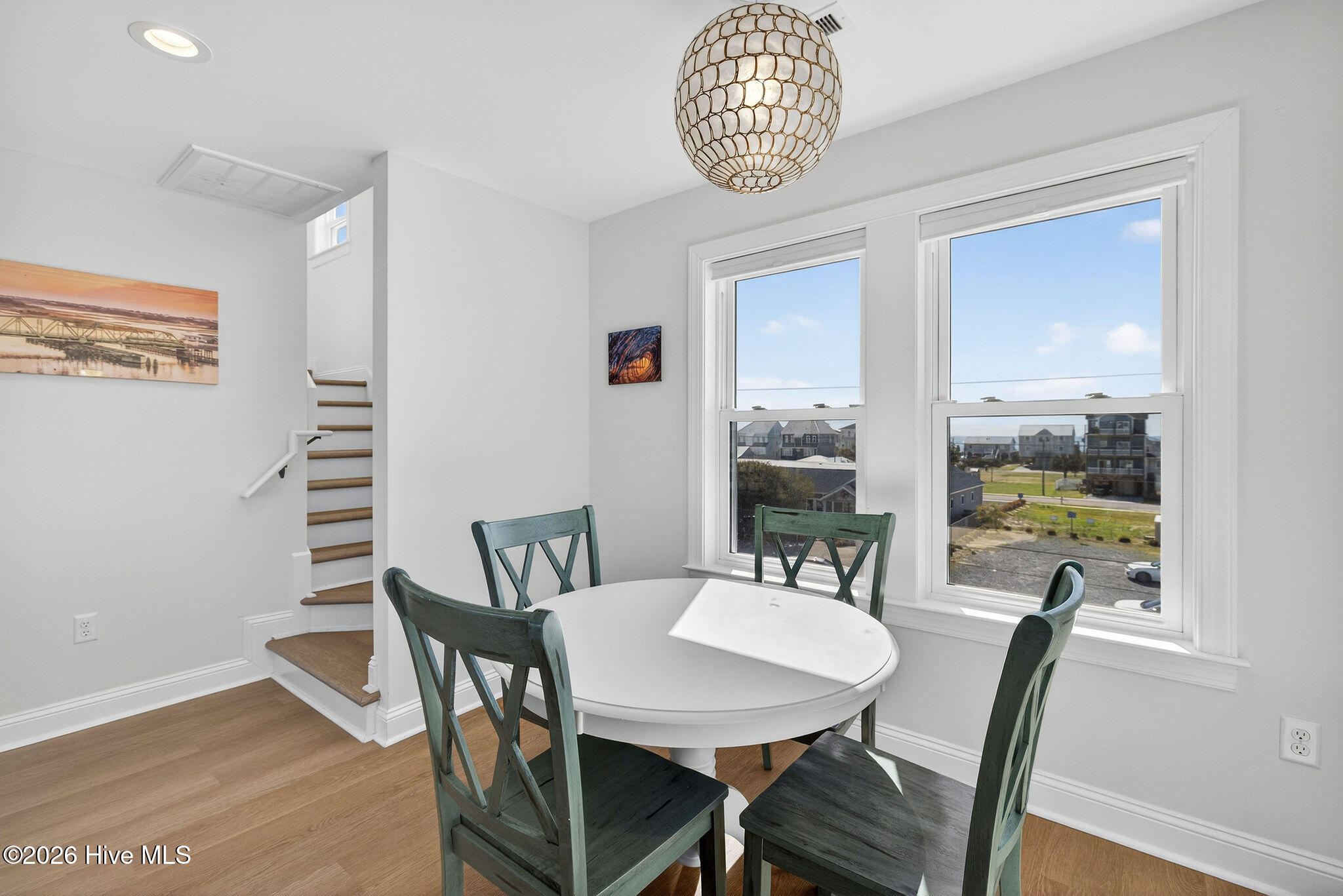 100565541 | Photo 24