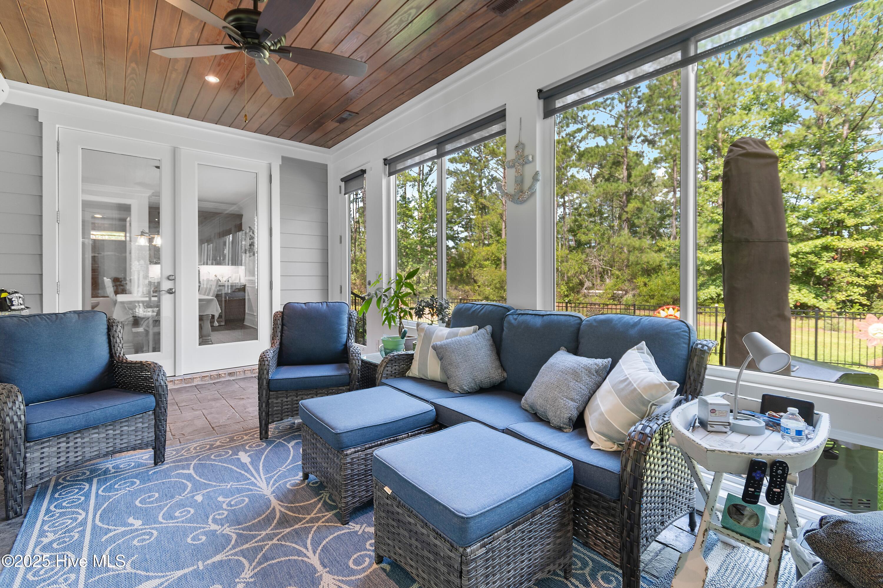 100518411 | Photo 18