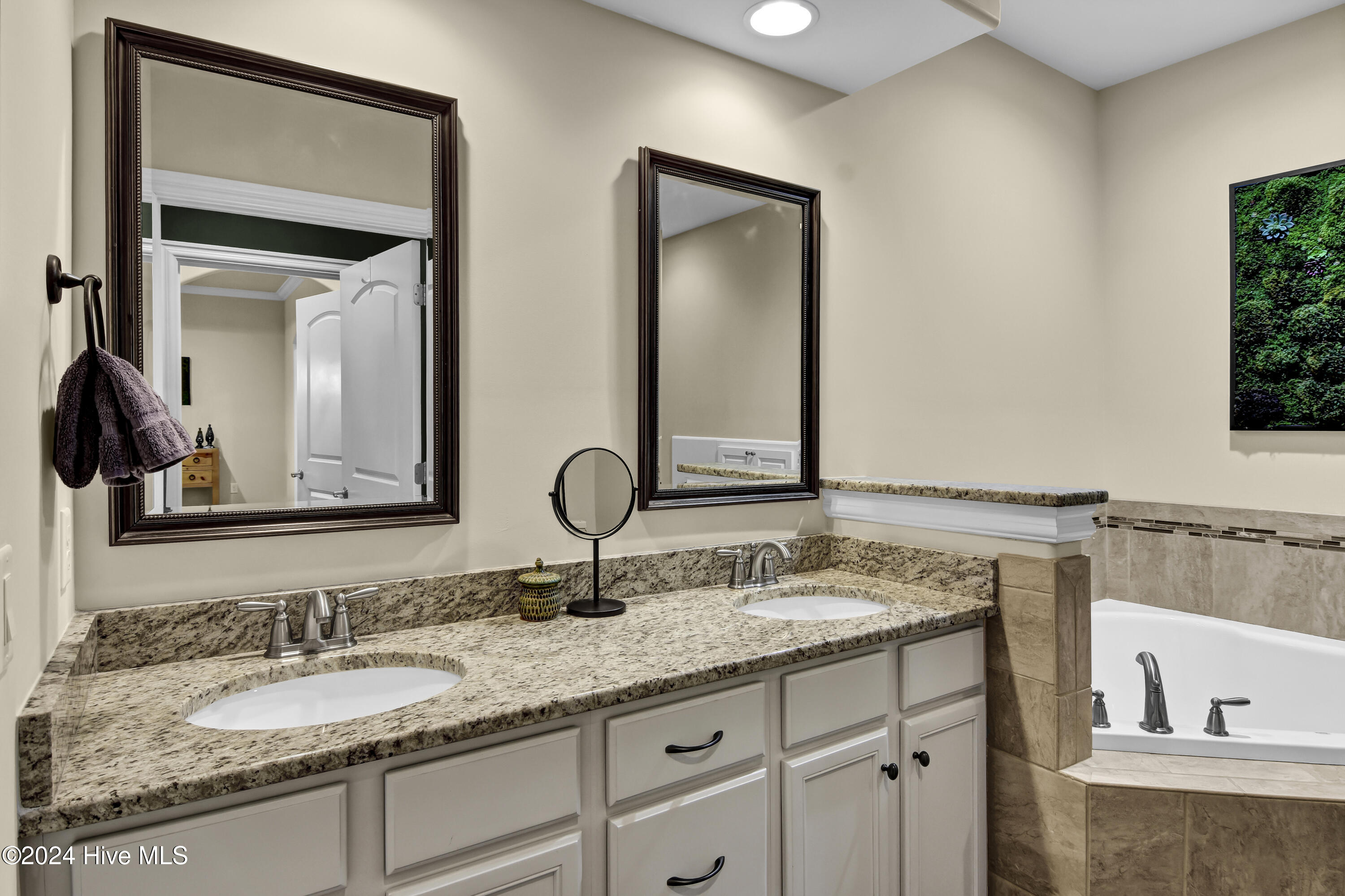 100484995 | Photo 18