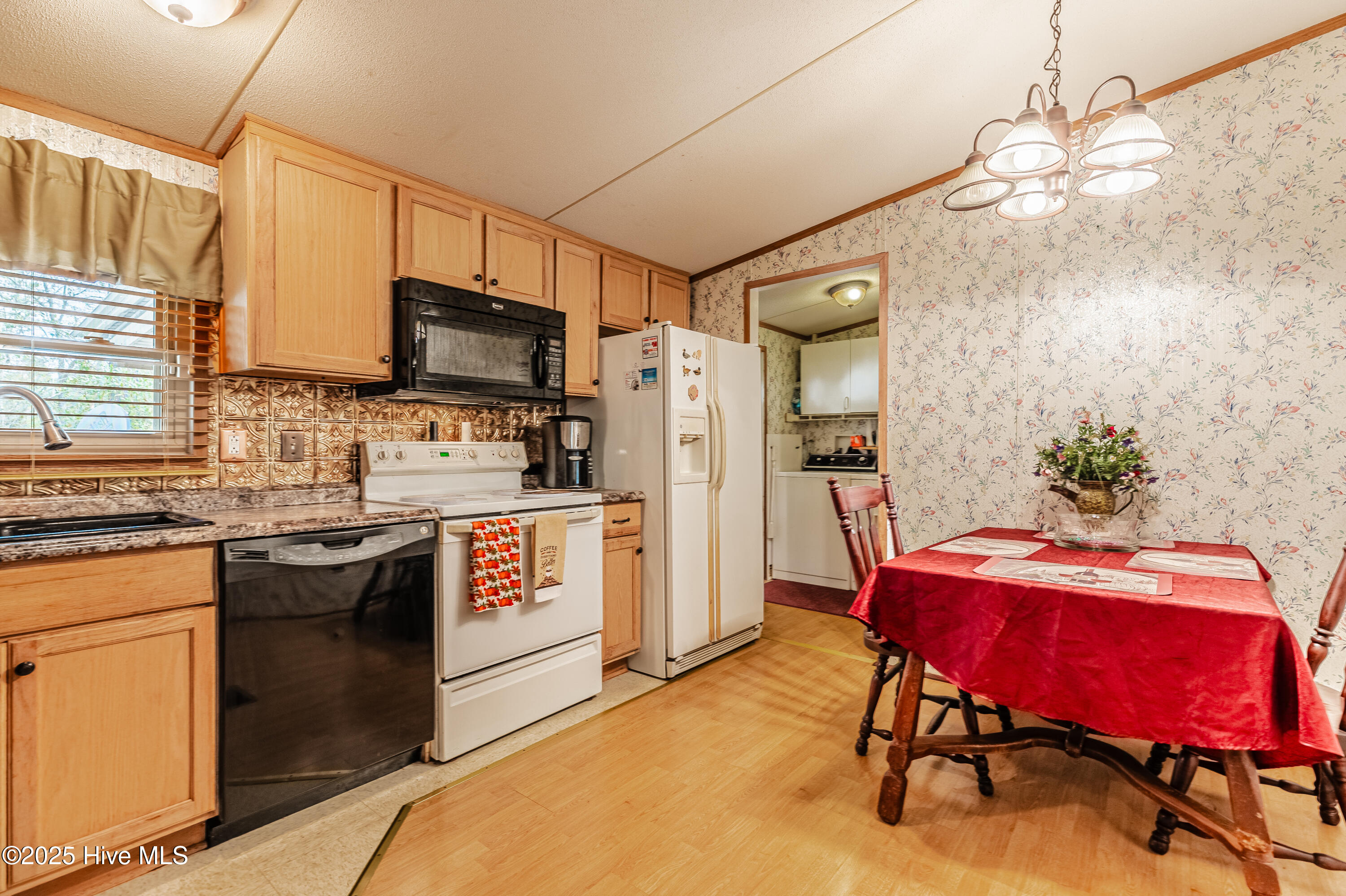 100543288 | Photo 19