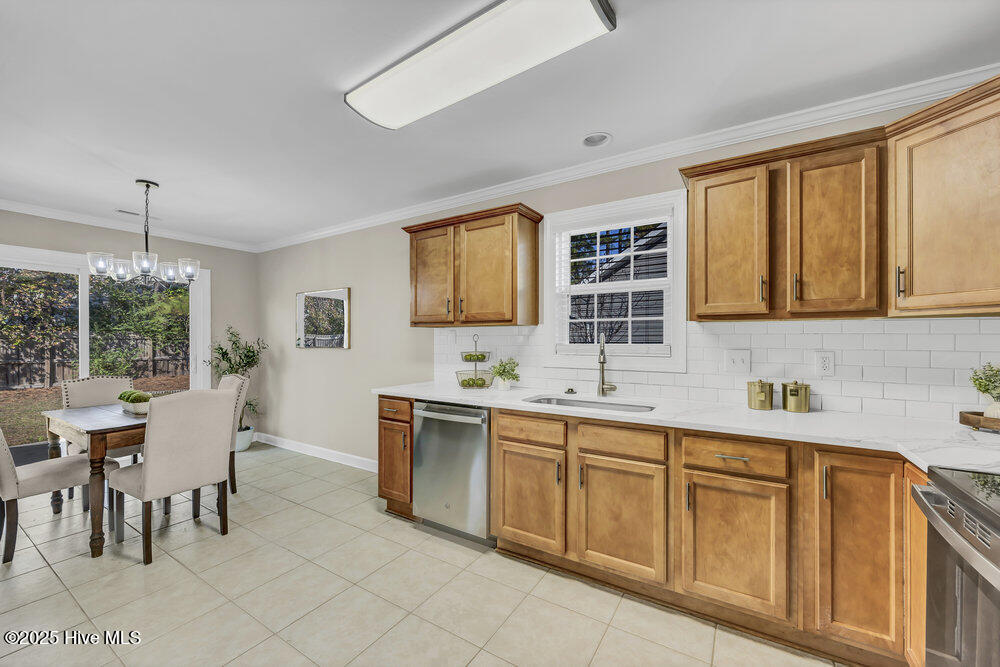 100543937 | Photo 10