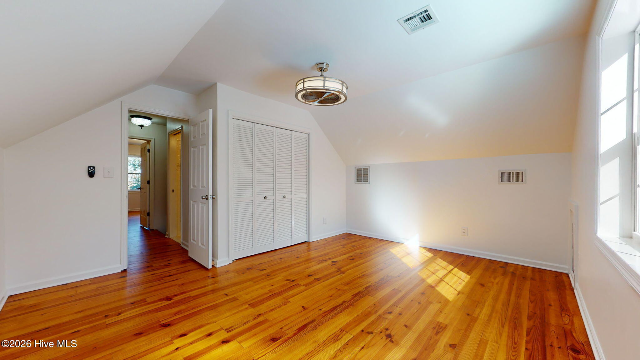 100554619 | Photo 45