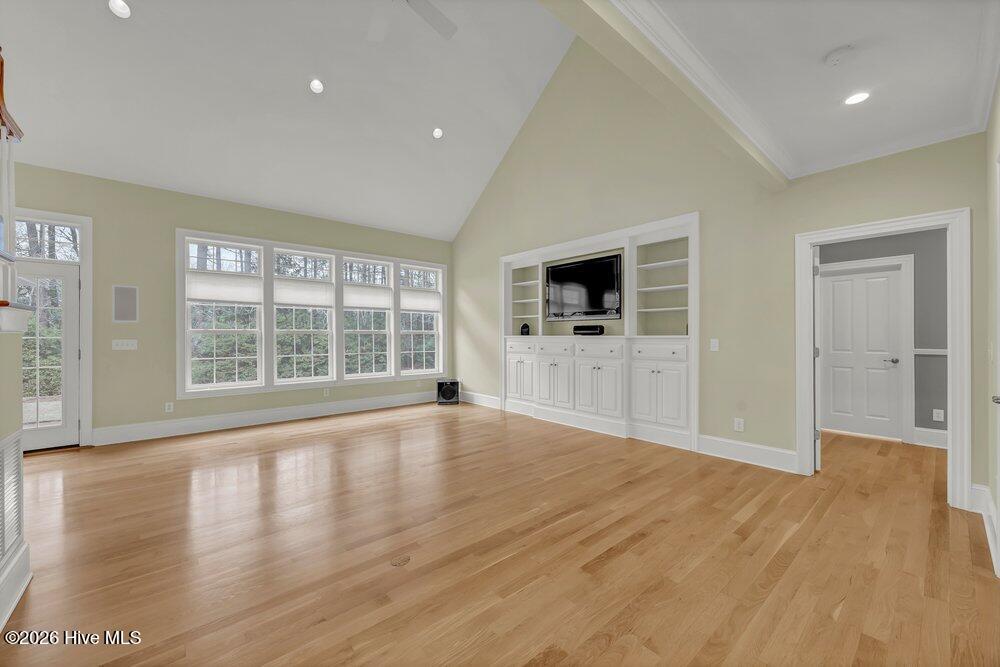 100557041 | Photo 21