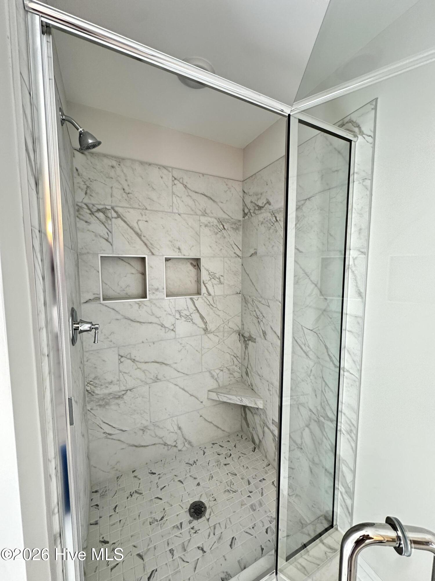 100537136 | Photo 11