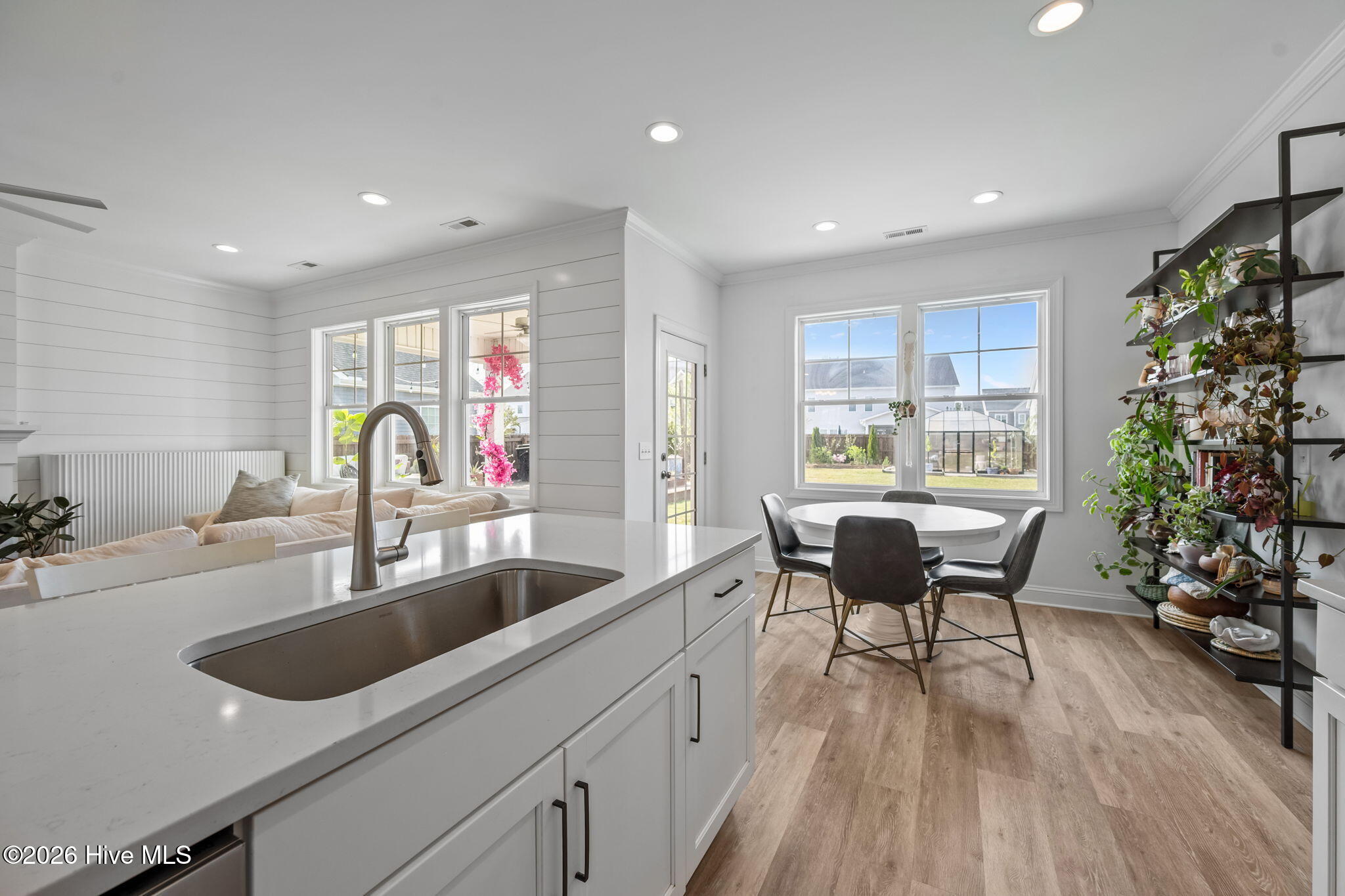 100566111 | Photo 15