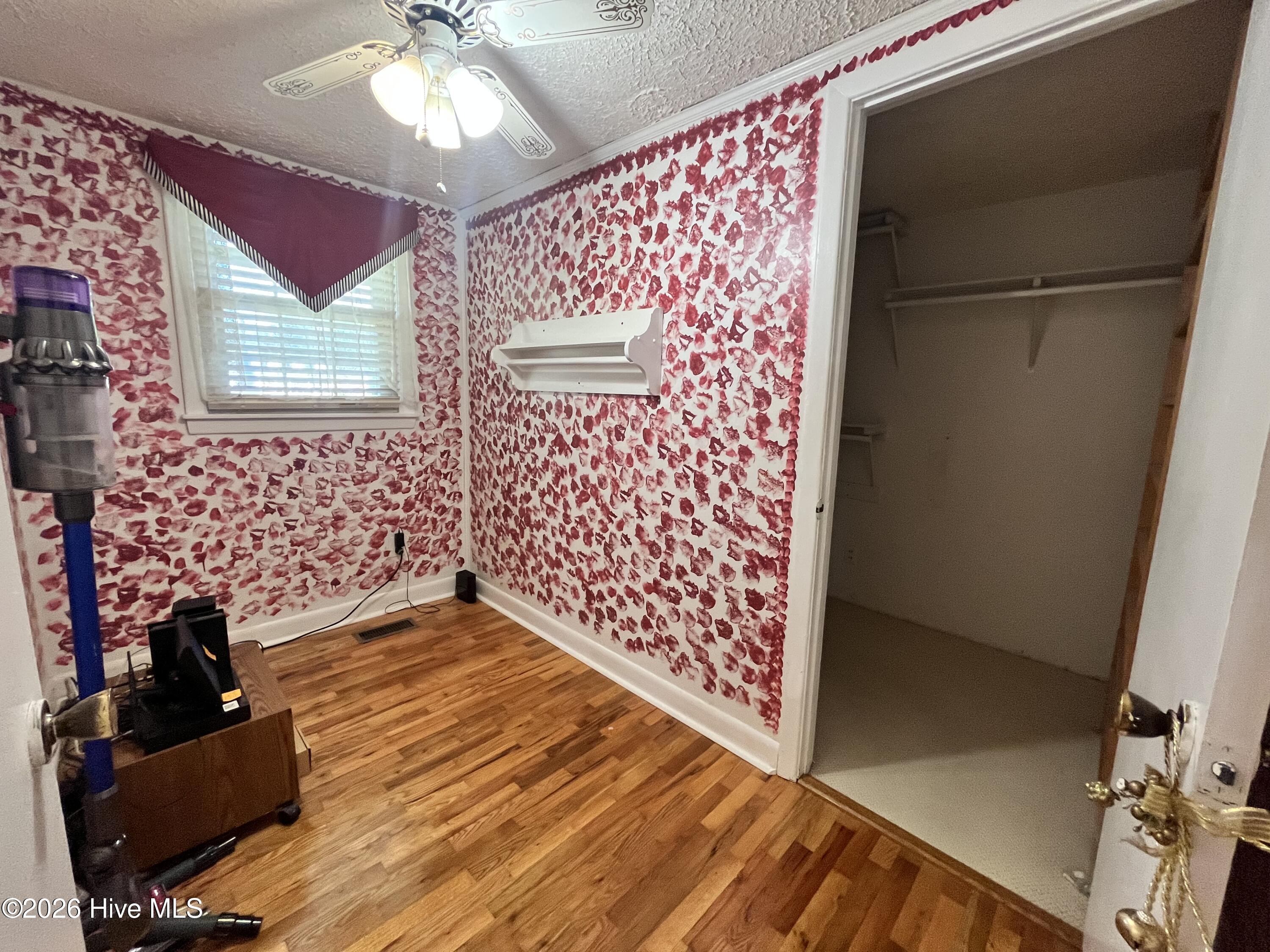 100567064 | Photo 11