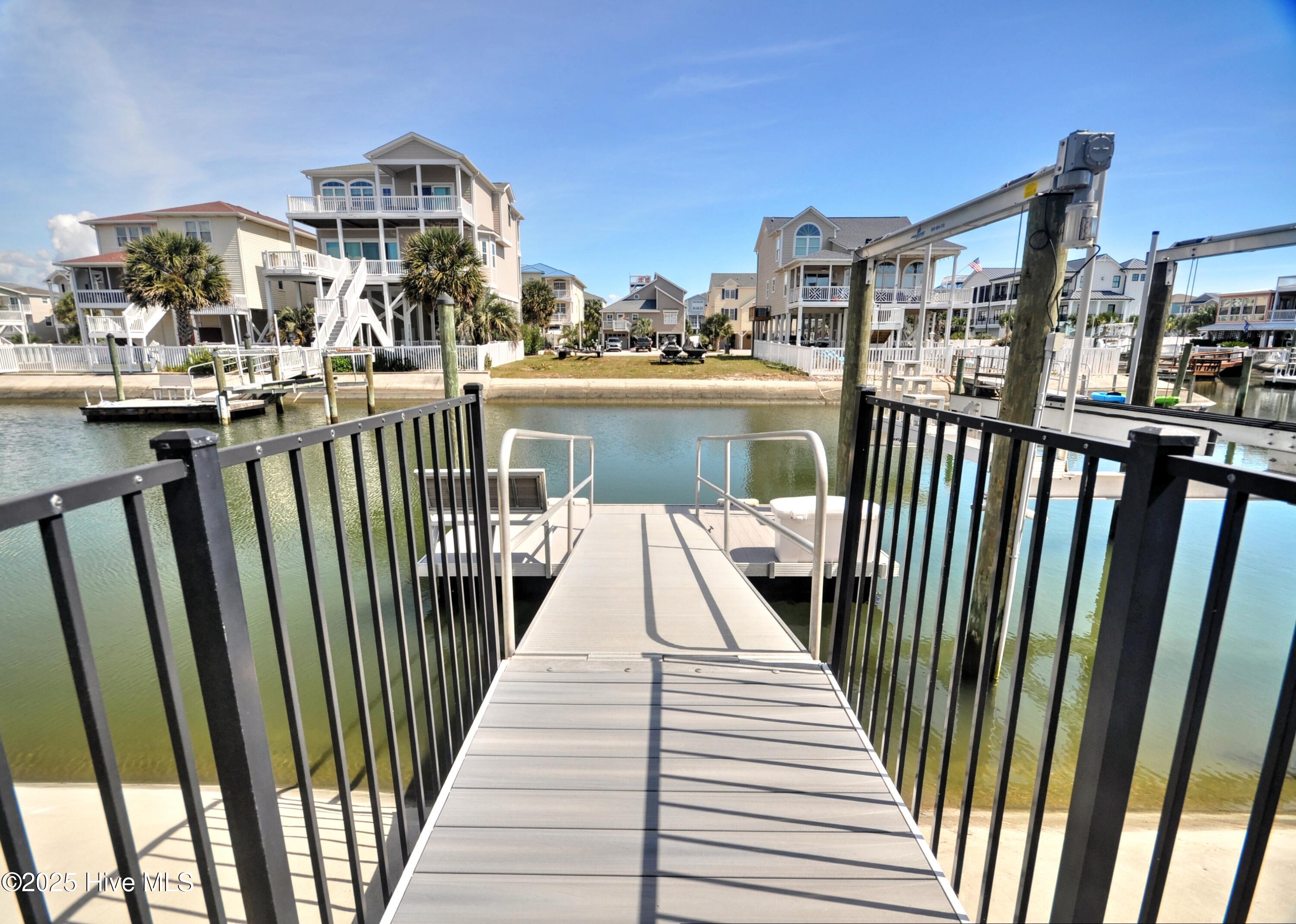 100533074 | Photo 35