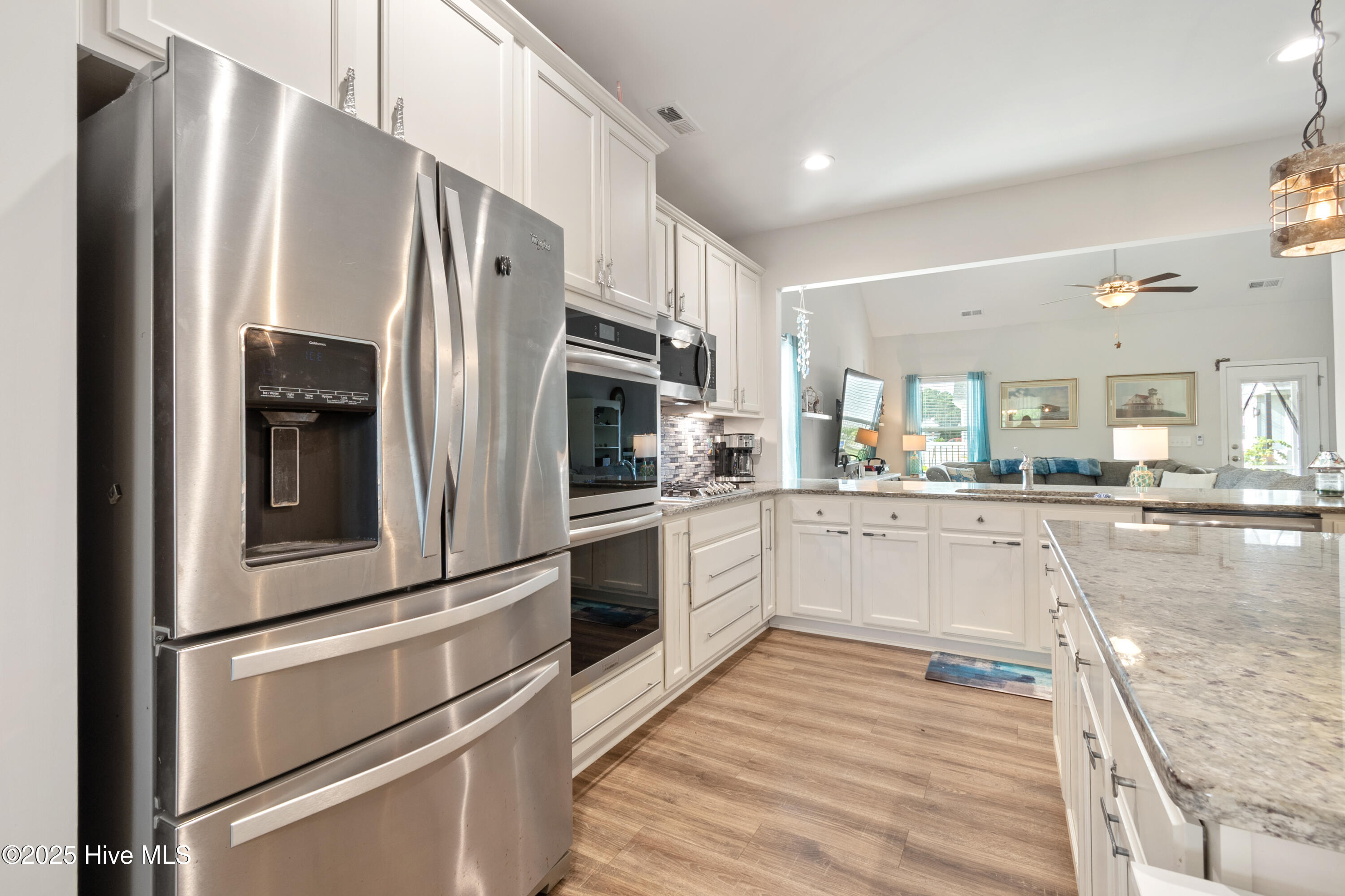 100561939 | Photo 10