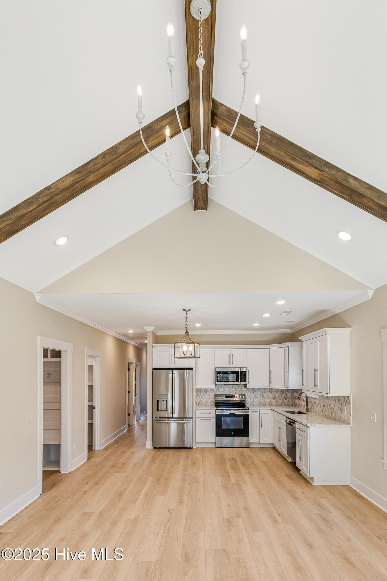 100533071 | Photo 10