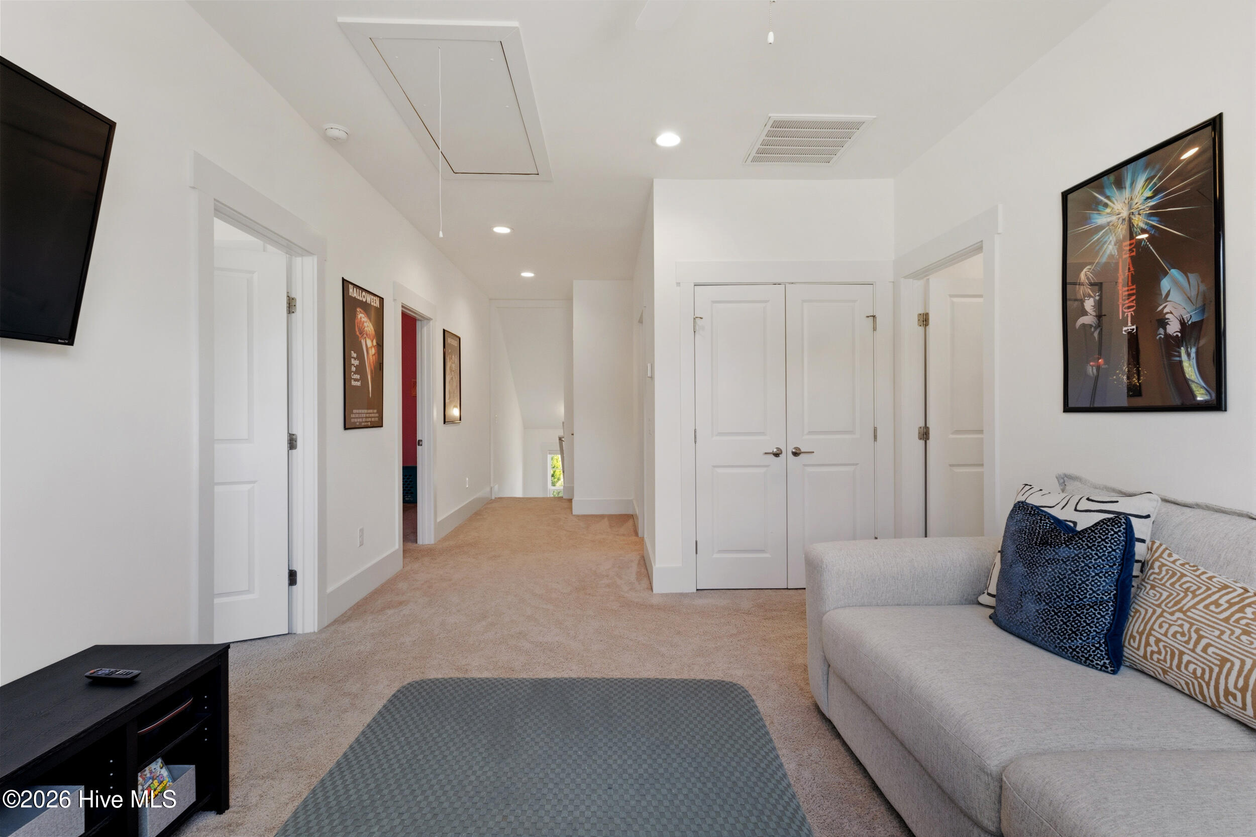 100564391 | Photo 23