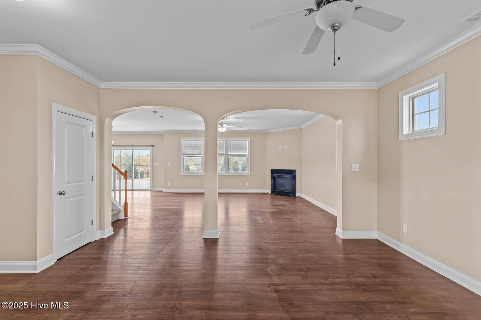 100532827 | Photo 13