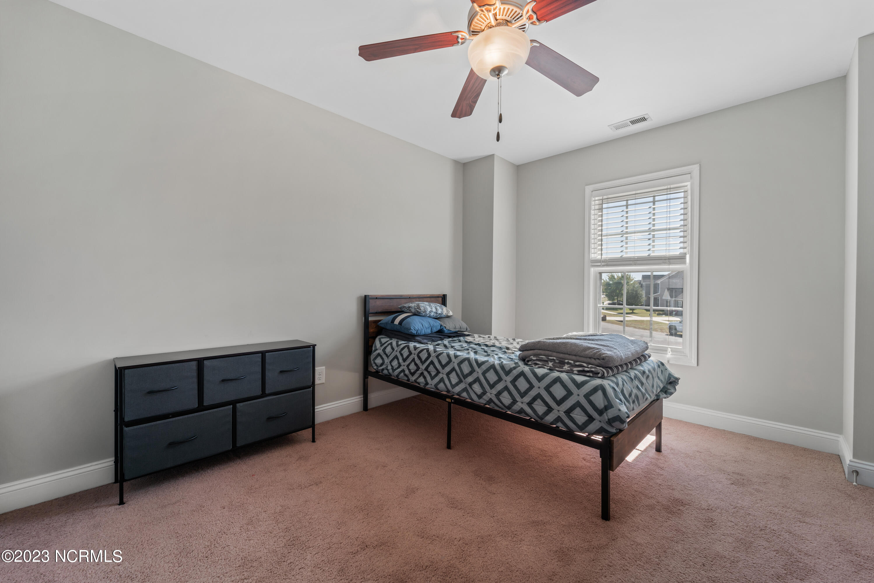 100570623 | Photo 14