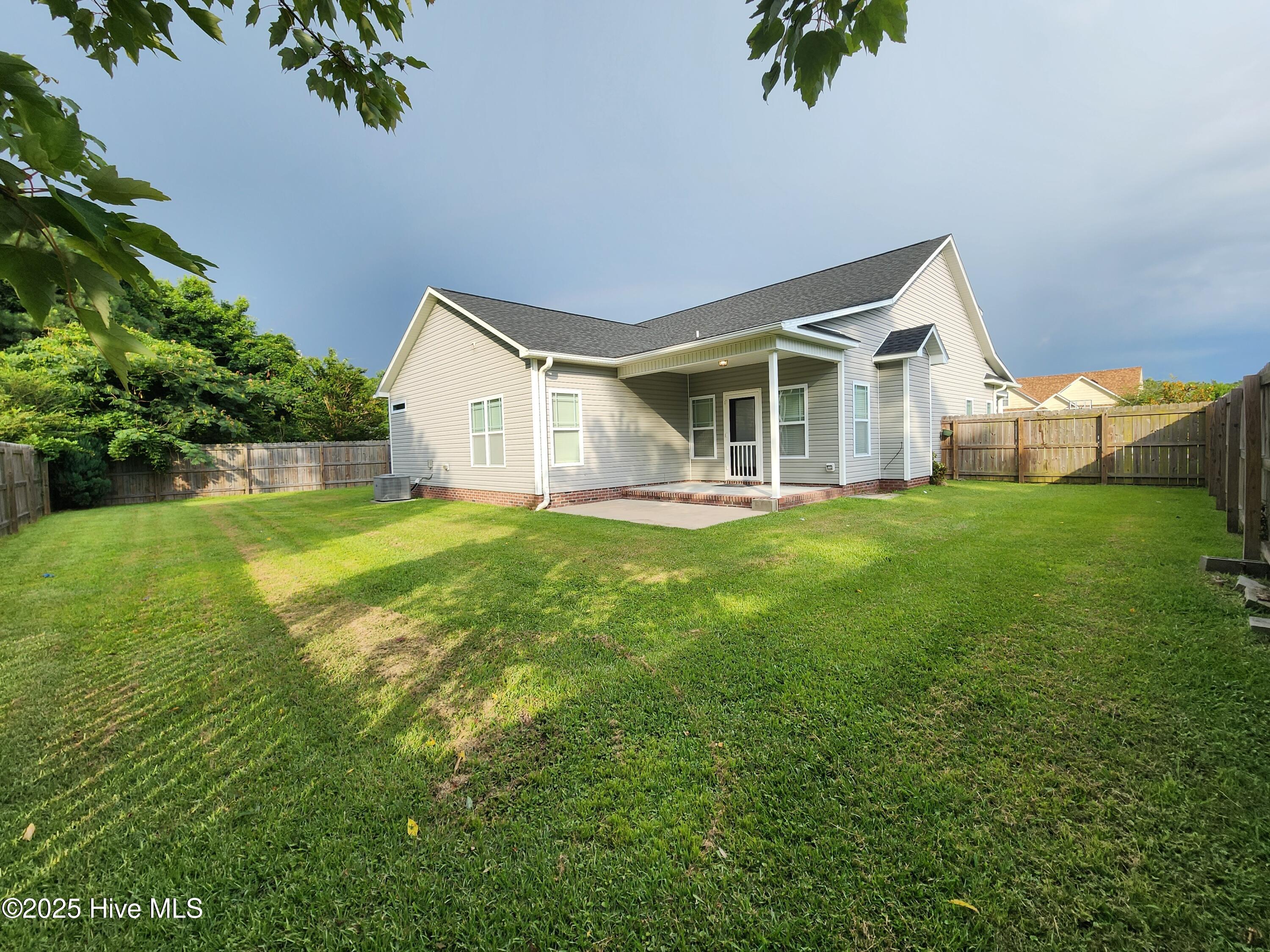 100569156 | Photo 43