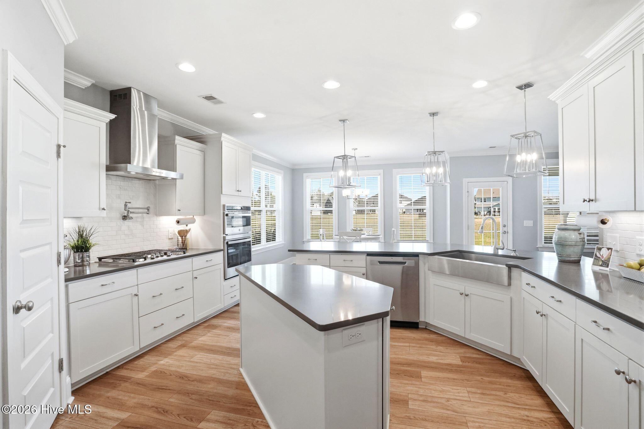 100563287 | Photo 30