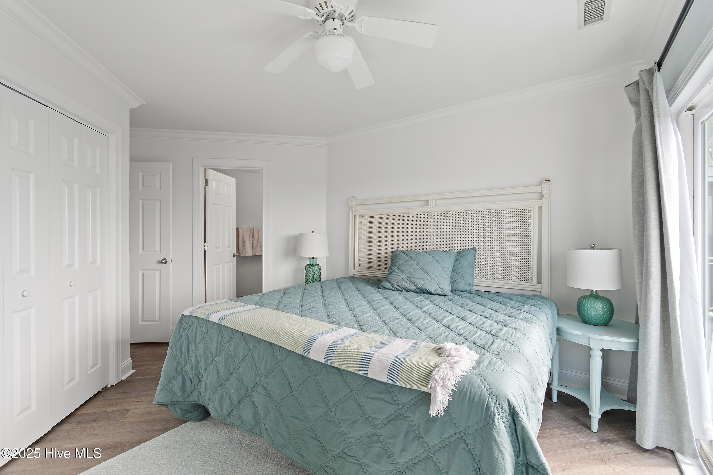 100536702 | Photo 86