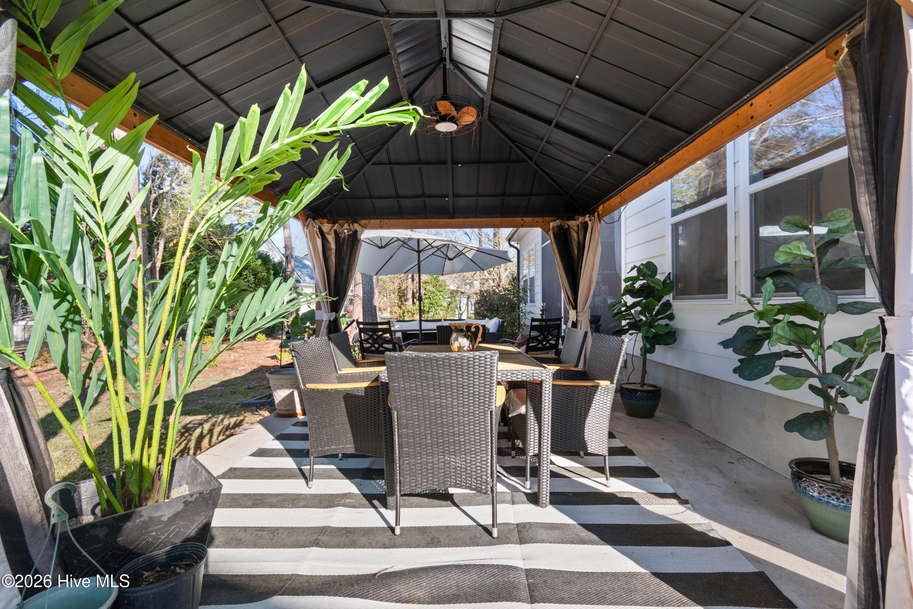 100561592 | Photo 43