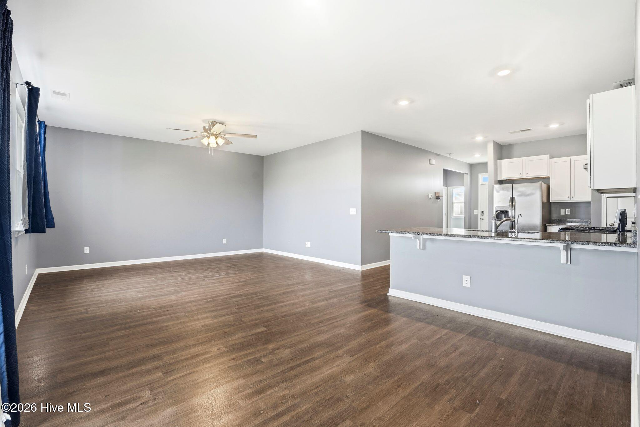 100562900 | Photo 11