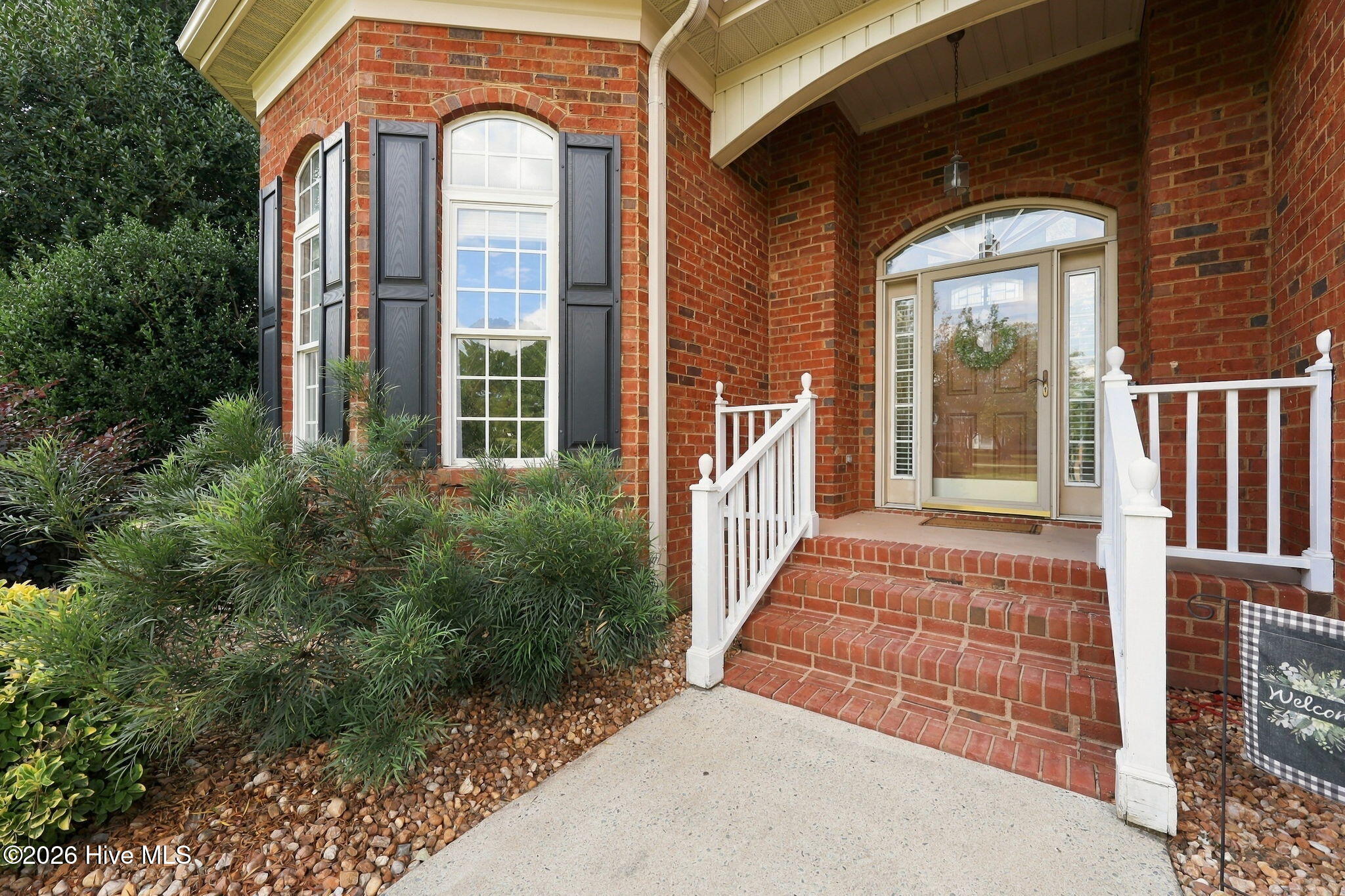 100609412 | Photo 2