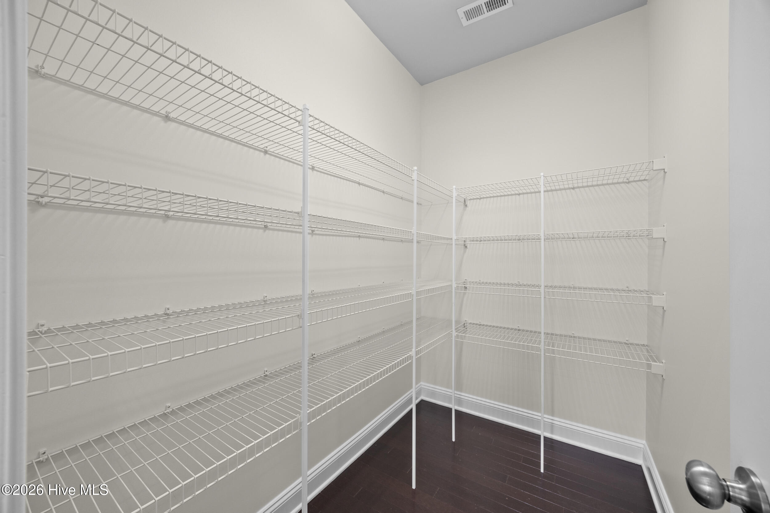 100568241 | Photo 25