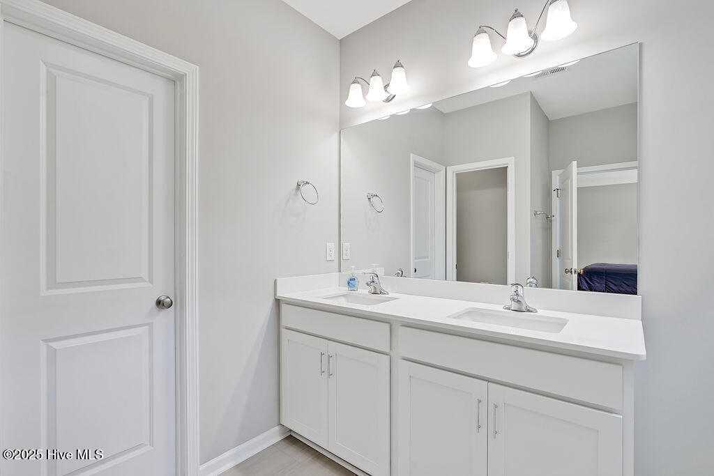 100563599 | Photo 50