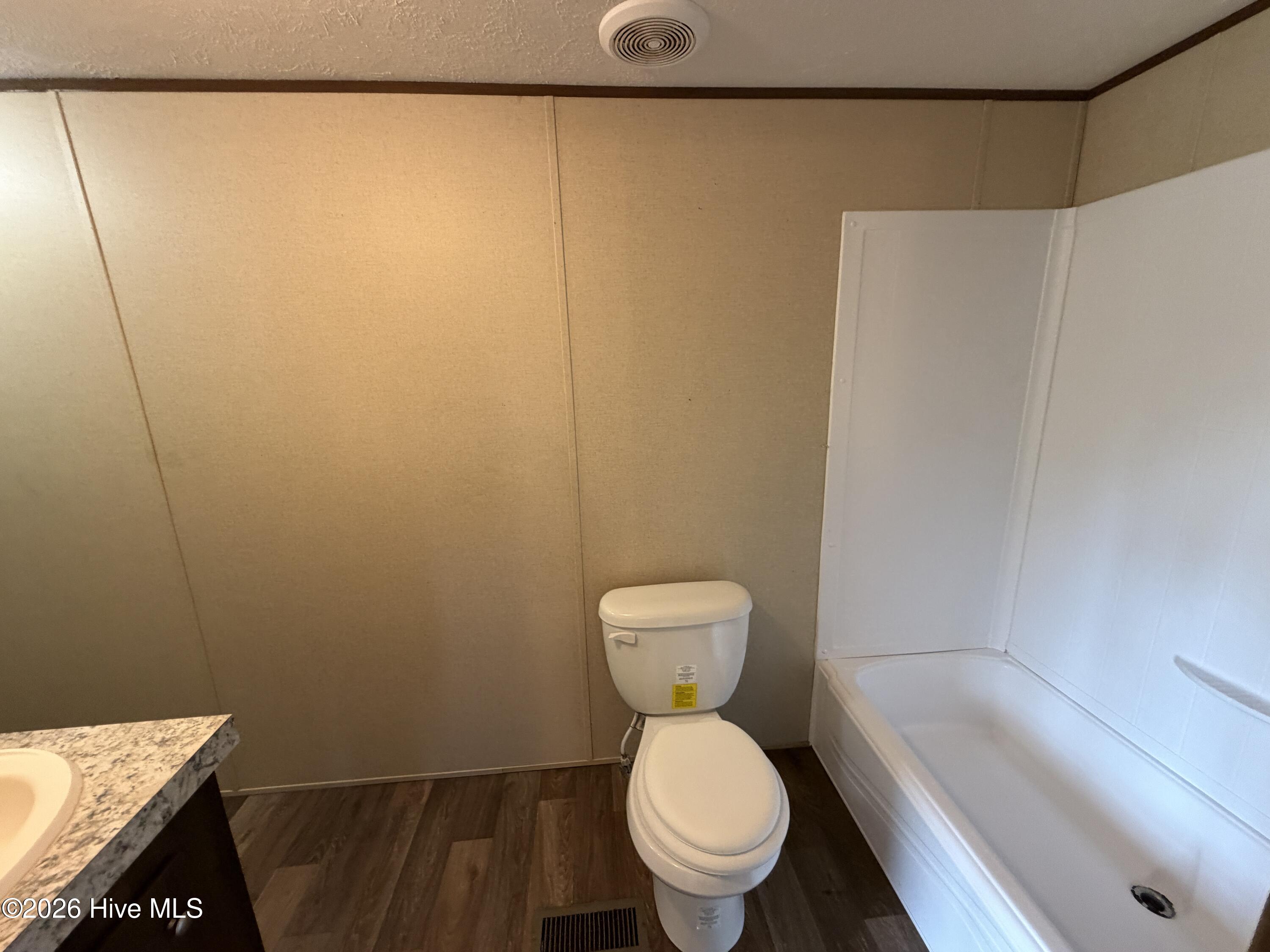 100558573 | Photo 12