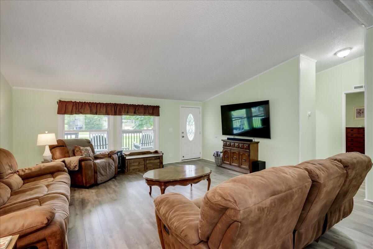 1755 Comanche Circle