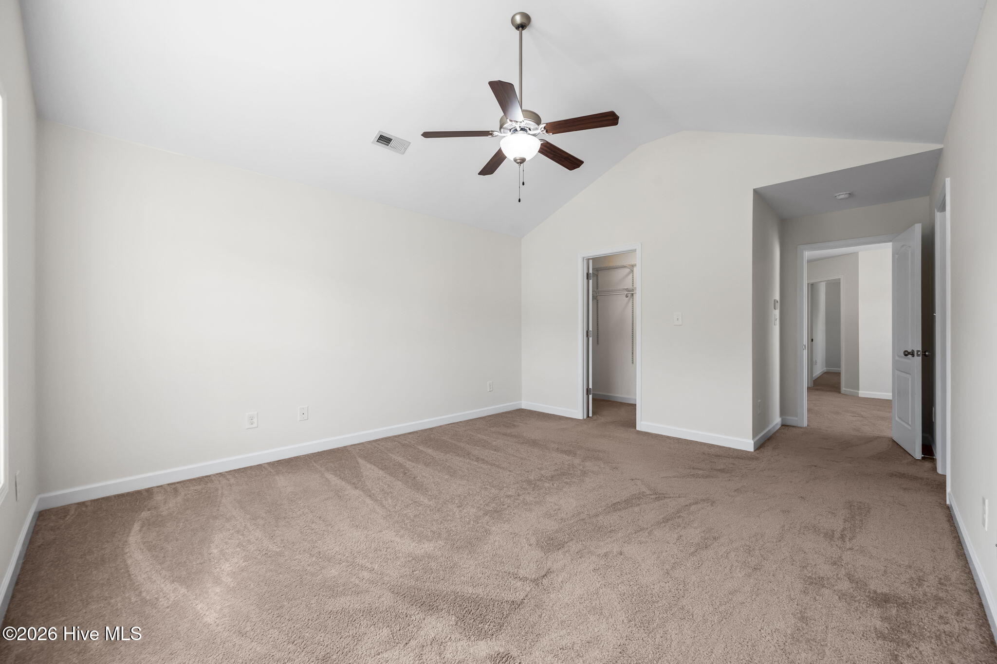 100570344 | Photo 23