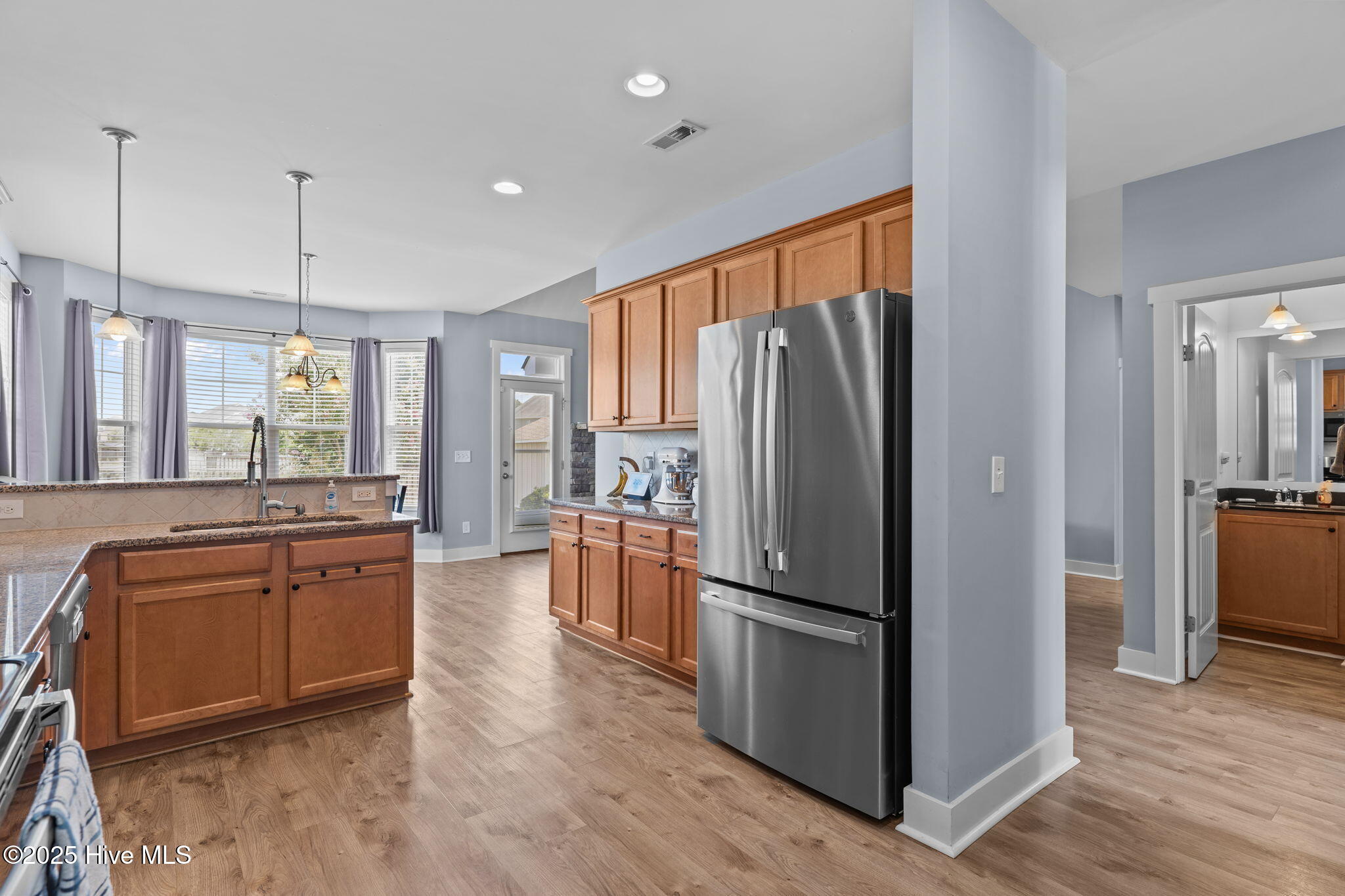 100550078 | Photo 18