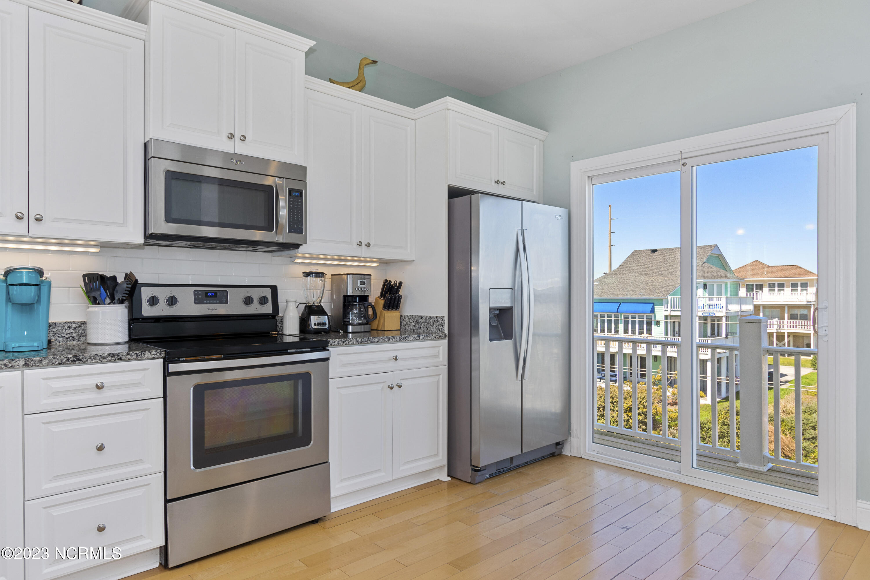 100565817 | Photo 17