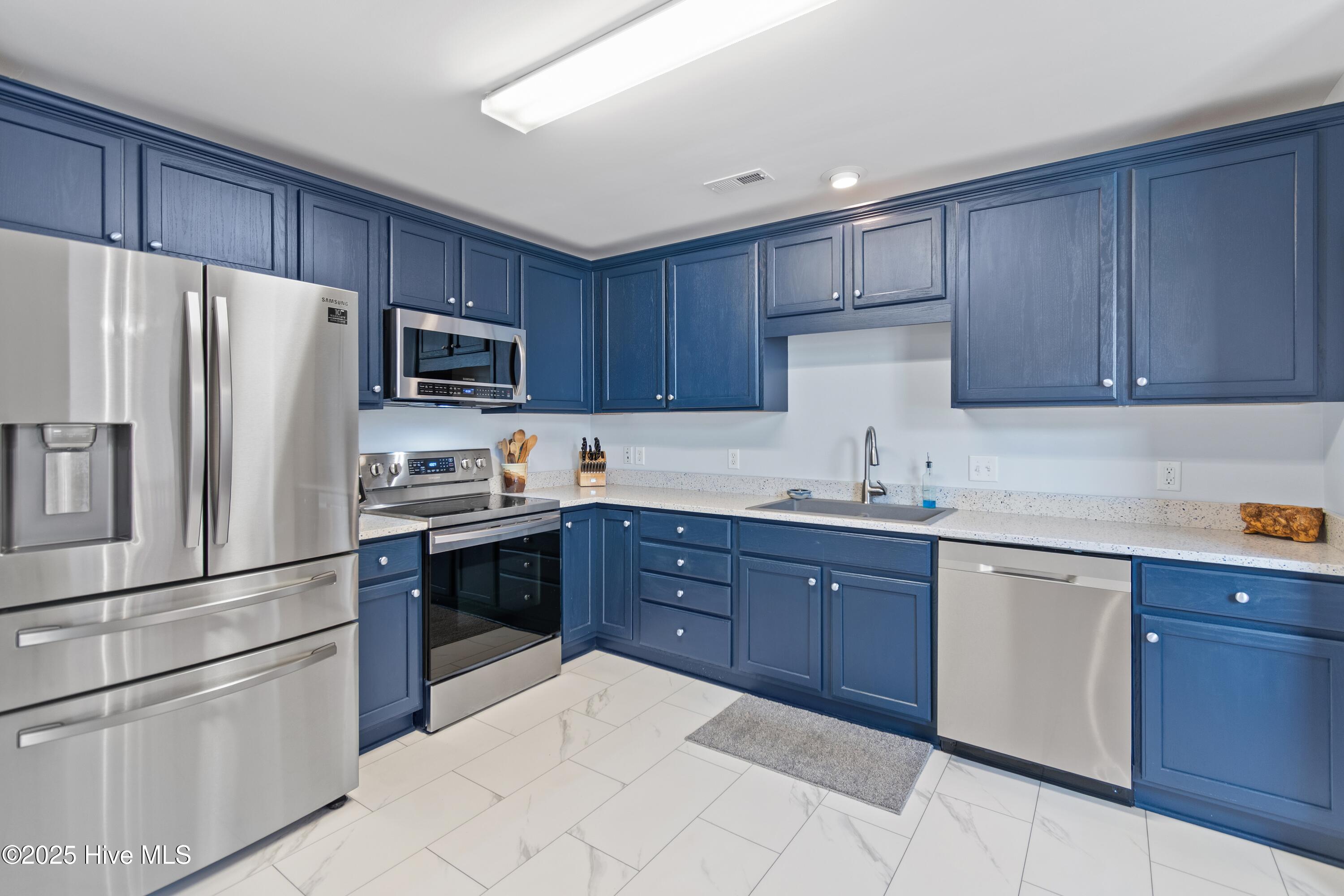 100526864 | Photo 13