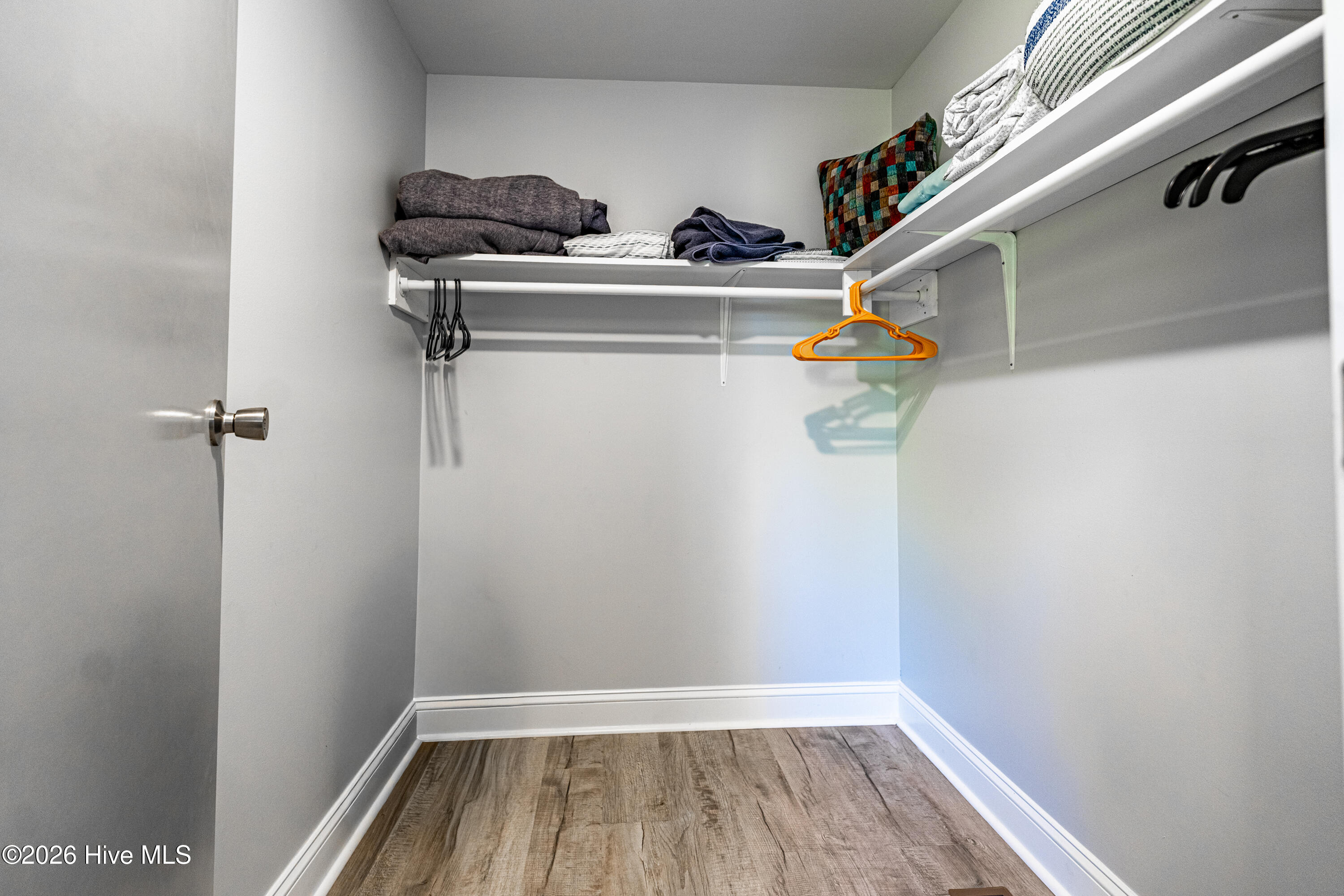 100563568 | Photo 26