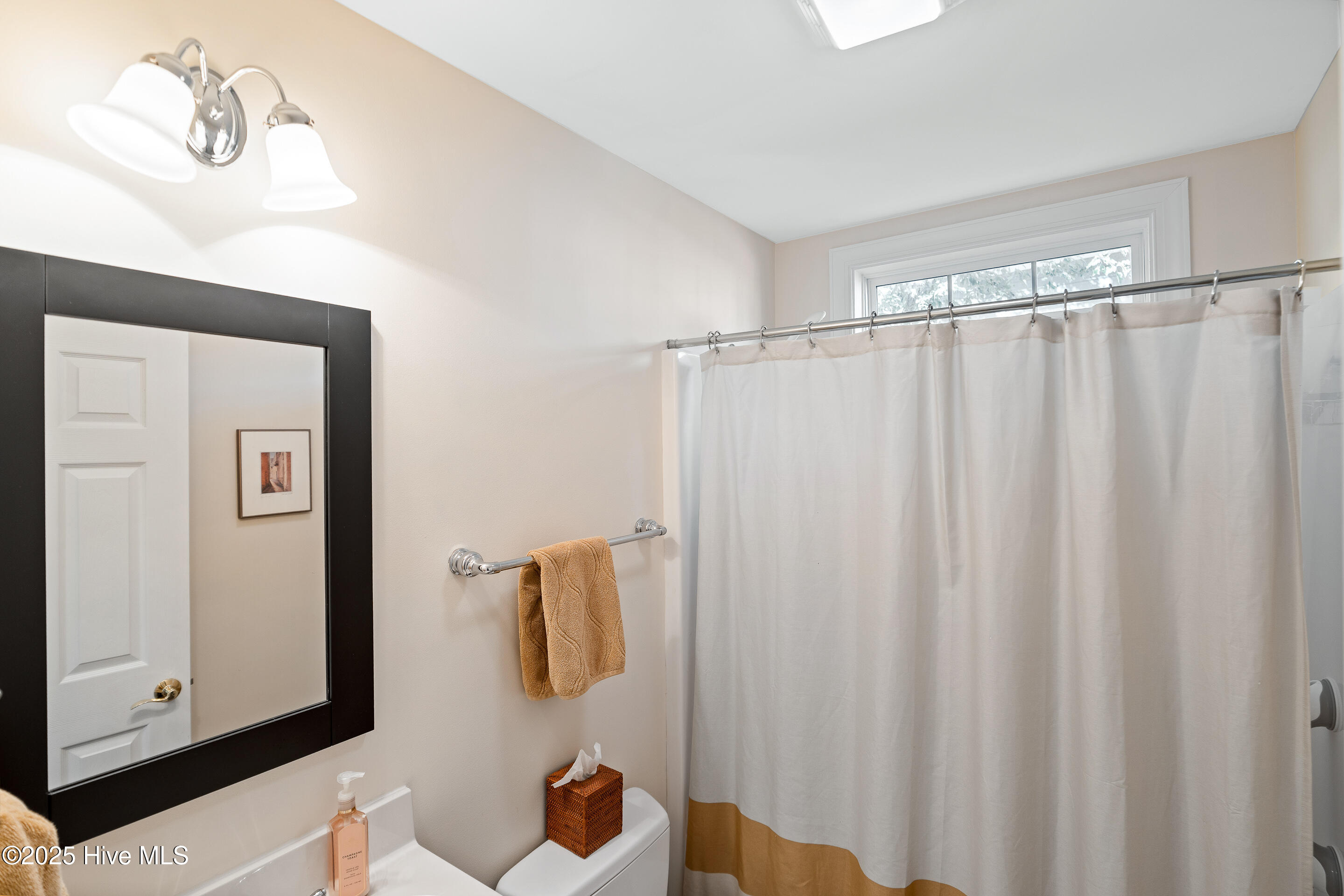 100537803 | Photo 24