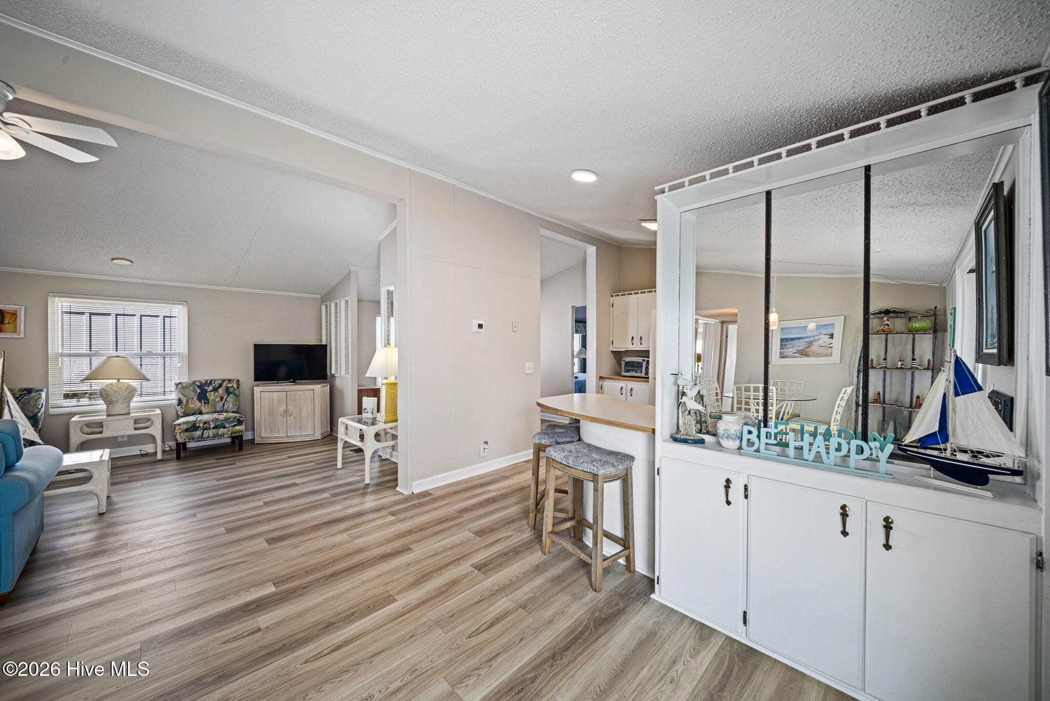 100561406 | Photo 25