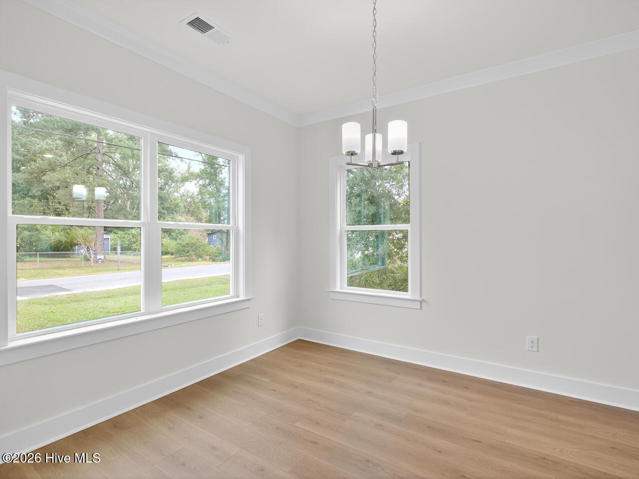 100547597 | Photo 14