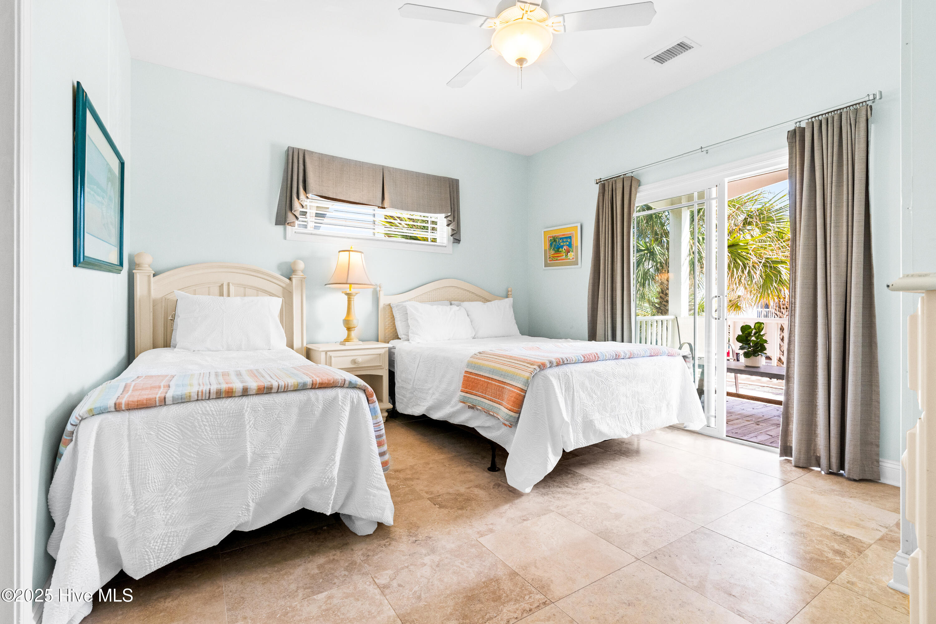 100530608 | Photo 16