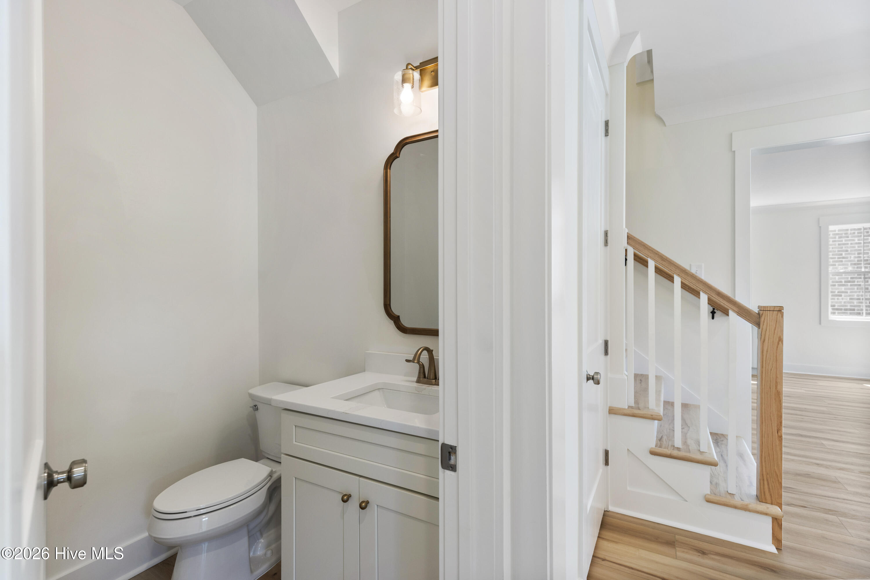 100553830 | Photo 21