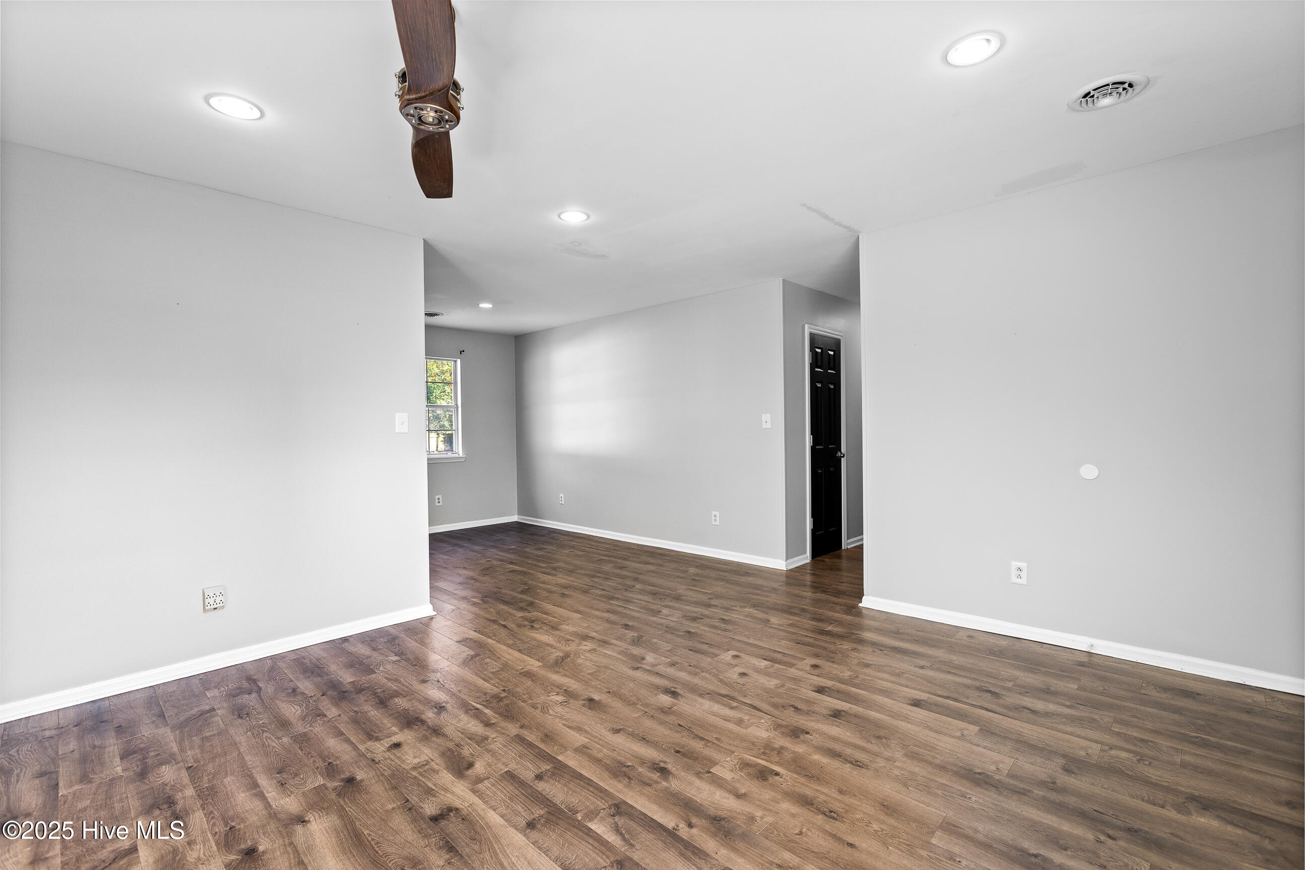 102 Winter Road, Jacksonville, NC 28540 – photo 6: 07
