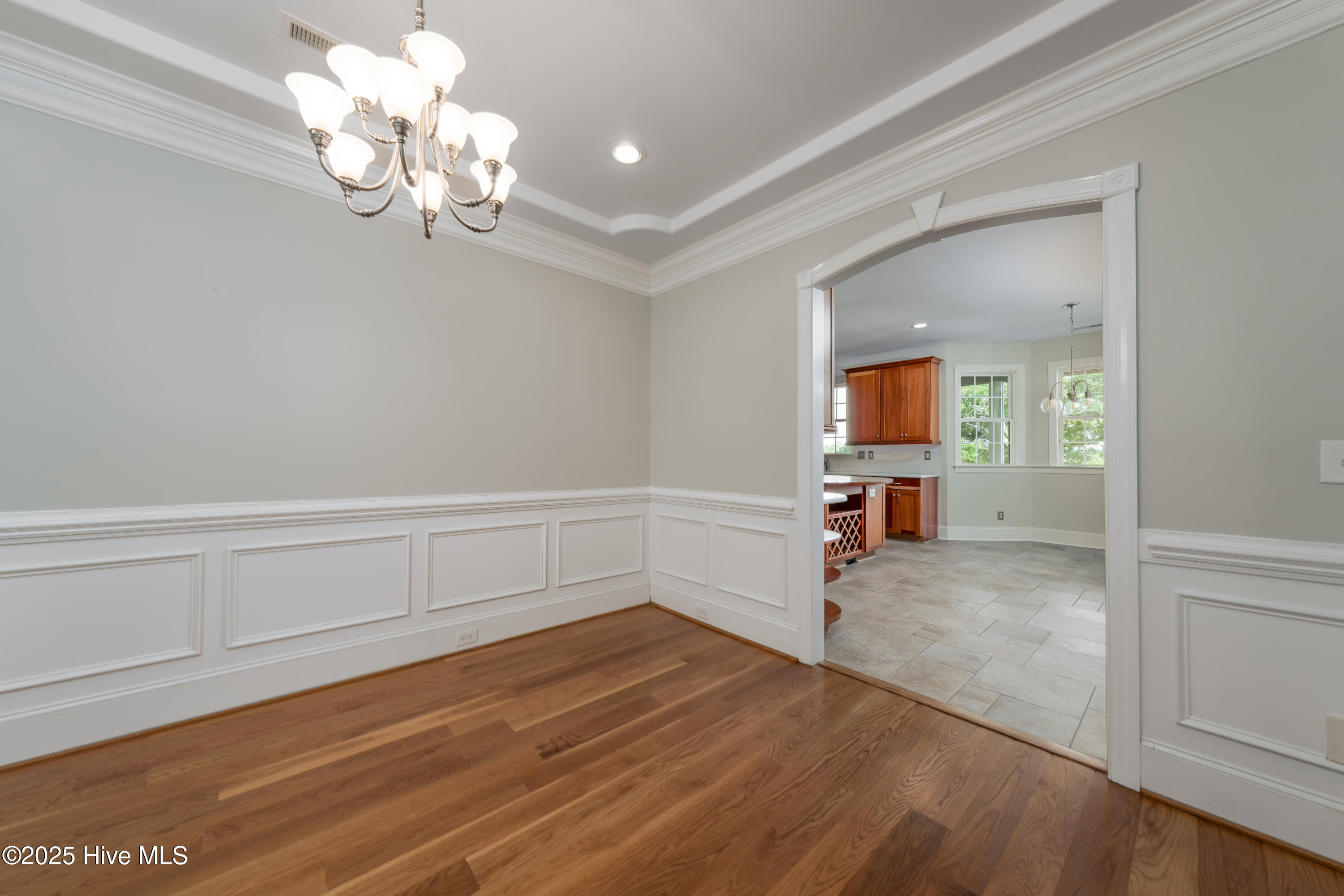 100506223 | Photo 23