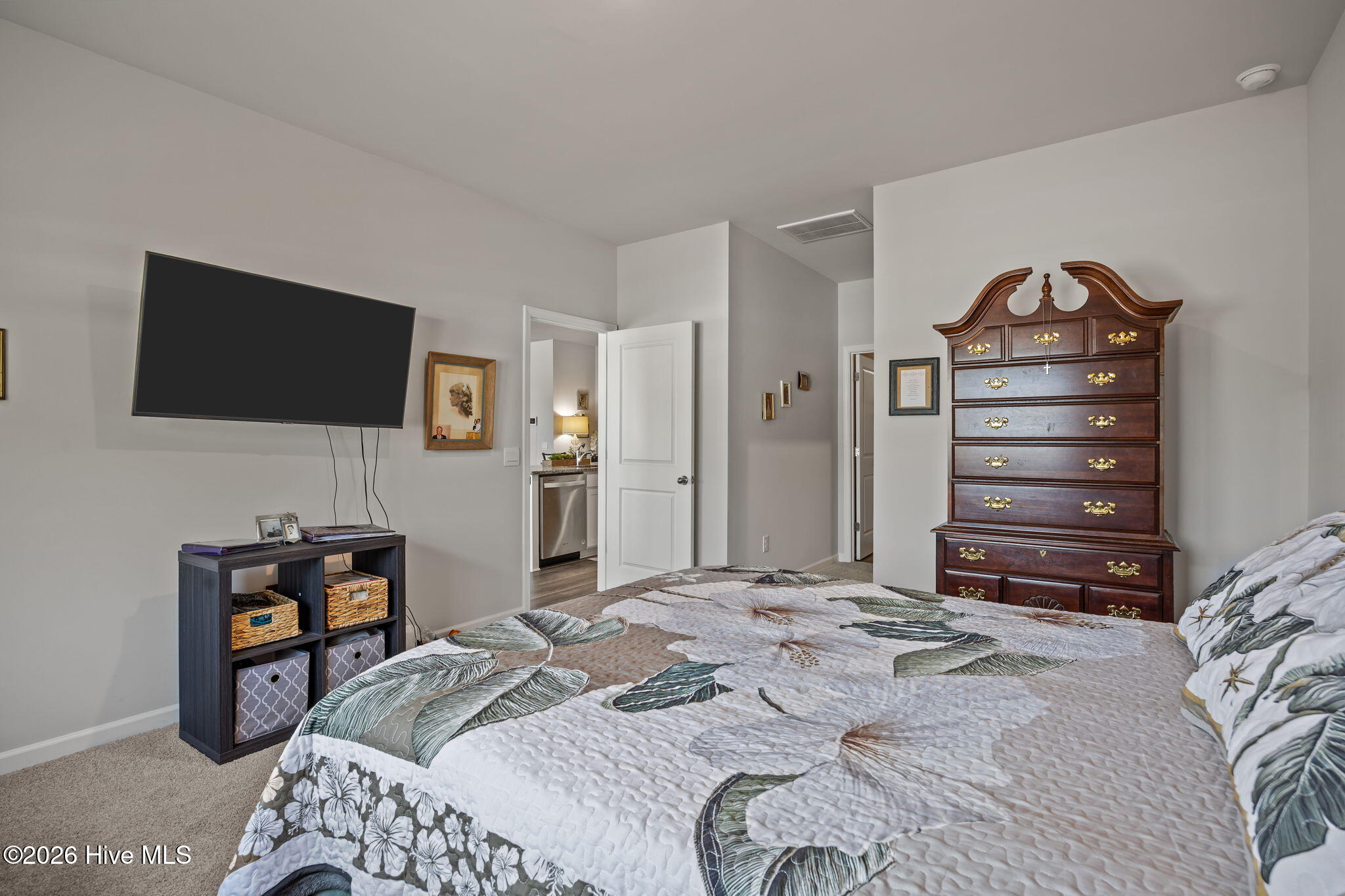 100567889 | Photo 31