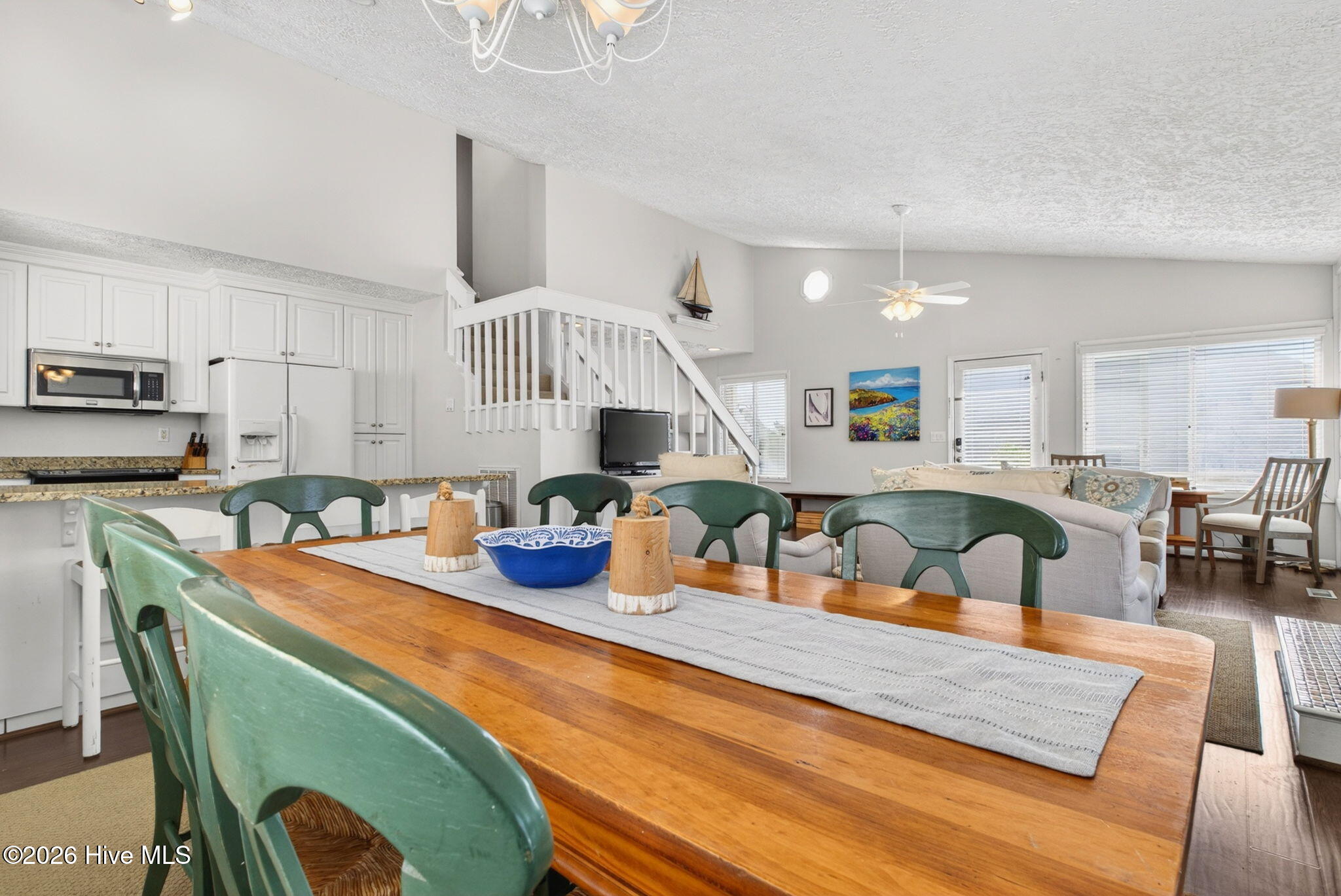 100566511 | Photo 24